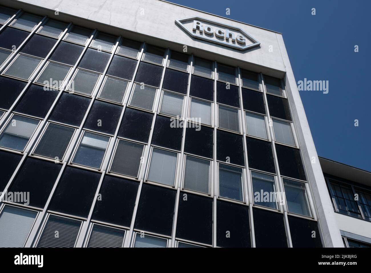 Roche torre e ufficio con al confine del fiume Reno. Hoffmann-la Roche AG è una multinazionale svizzera del settore sanitario con sede a Basilea Foto Stock