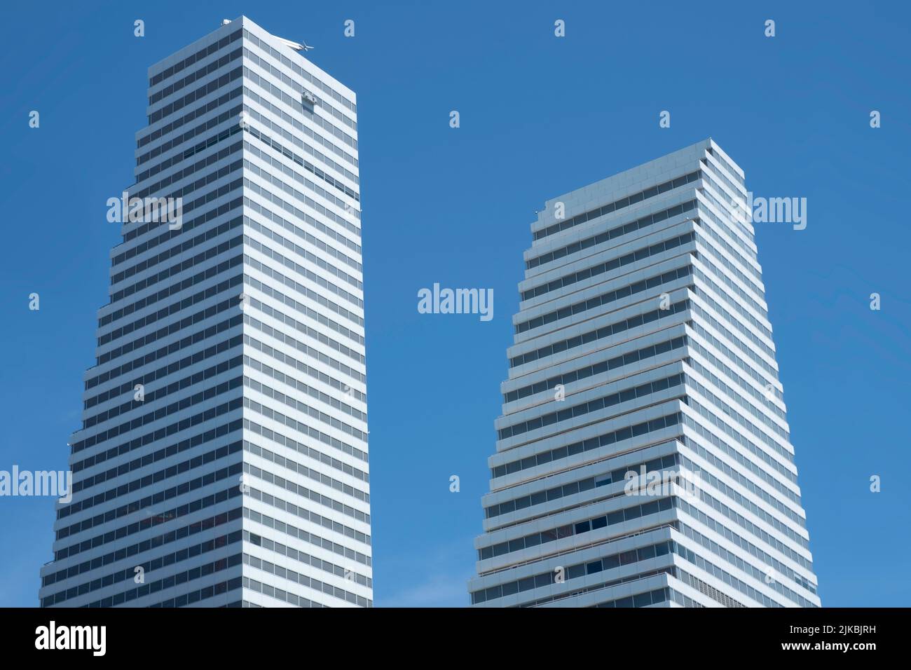 Roche torre e ufficio al confine del fiume Reno. Hoffmann-la Roche AG è una multinazionale svizzera del settore sanitario con sede a Basilea Foto Stock