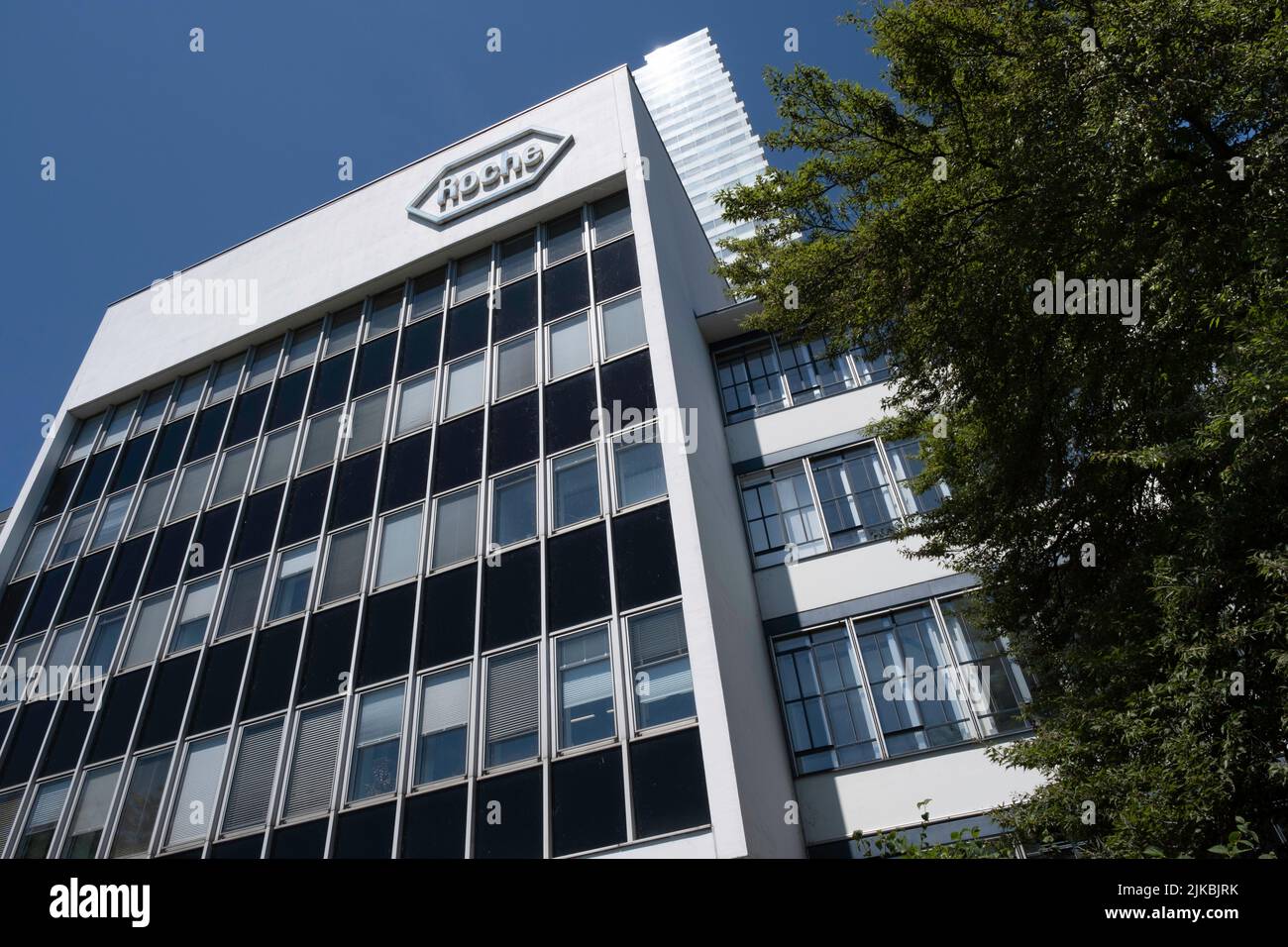 Roche torre e ufficio con al confine del fiume Reno. Hoffmann-la Roche AG è una multinazionale svizzera del settore sanitario con sede a Basilea Foto Stock