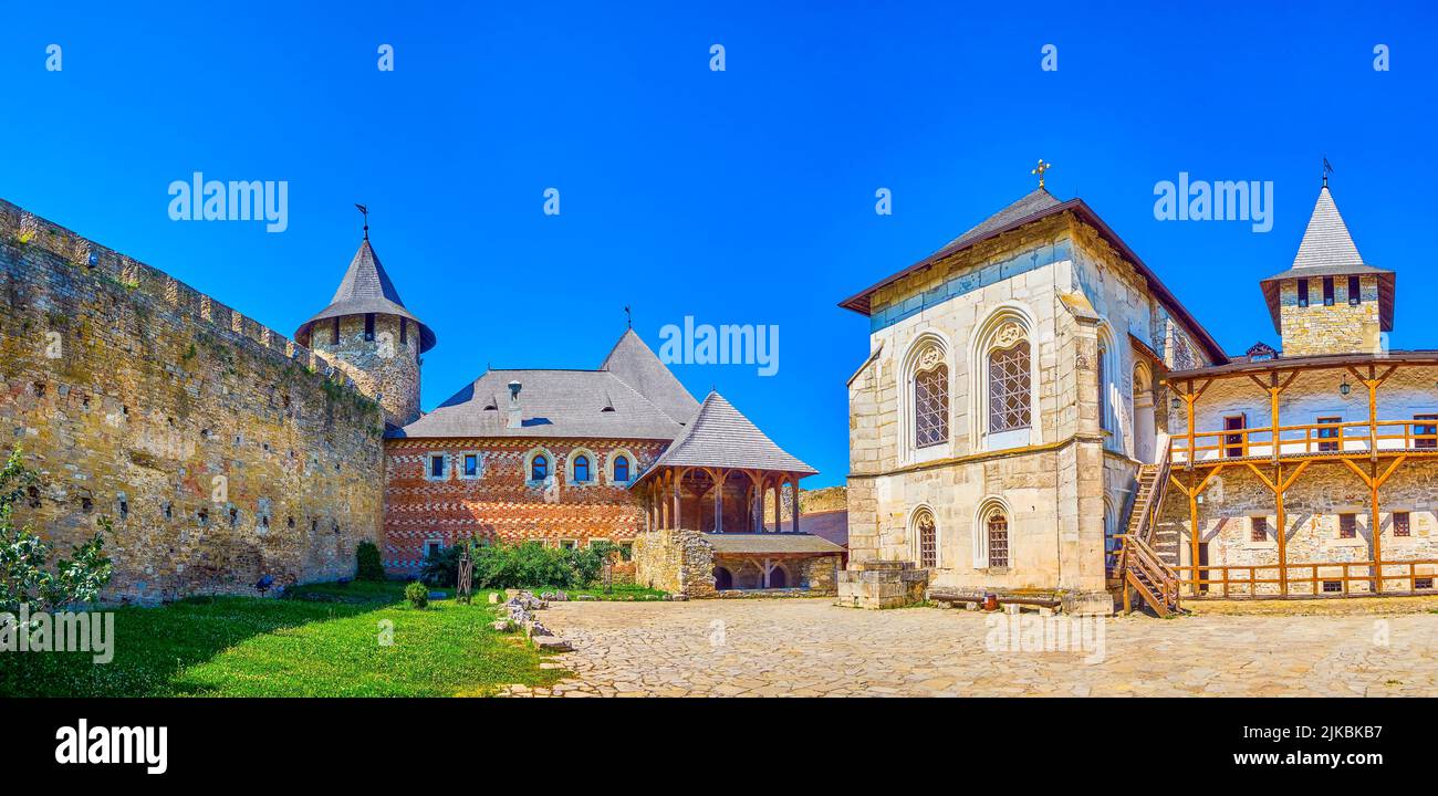 Il grande insieme degli edifici storici della Fortezza medievale di Khotyn, Ucraina Foto Stock