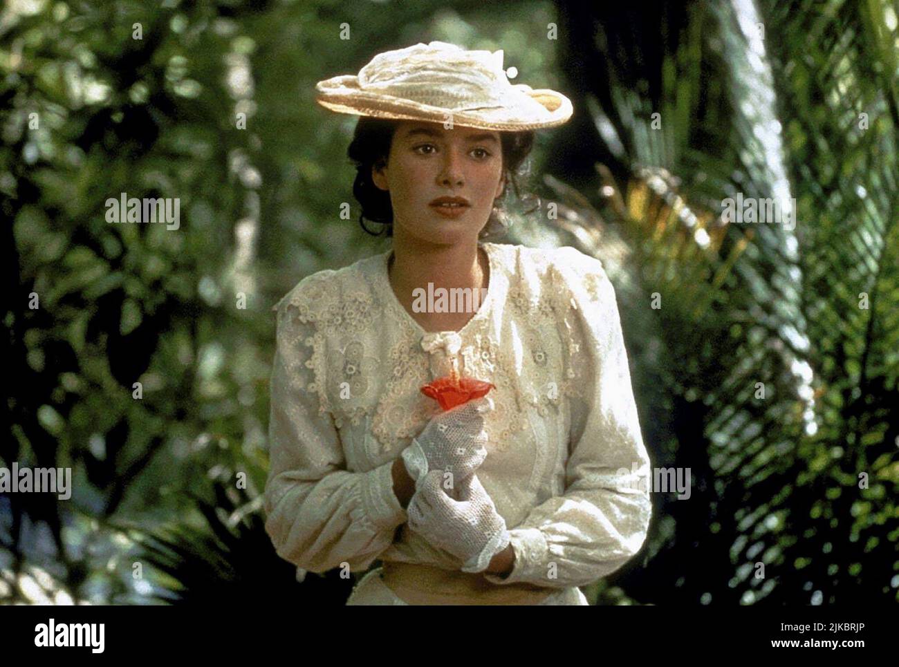 Lena Headey Film The Jungle Book (1994) personaggi: Katherine 'Kitty' Brydon regista: Stephen Sommers 23 dicembre 1994 **ATTENZIONE** questa fotografia è ad uso esclusivamente editoriale ed è copyright della DISNEY e/o del fotografo assegnato dalla Film o Production Company e può essere riprodotta solo da pubblicazioni in concomitanza con la promozione del suddetto Film. È richiesto un credito obbligatorio a DISNEY. Il fotografo deve essere accreditato anche se conosciuto. Nessun uso commerciale può essere concesso senza l'autorizzazione scritta di The Film Company. Foto Stock