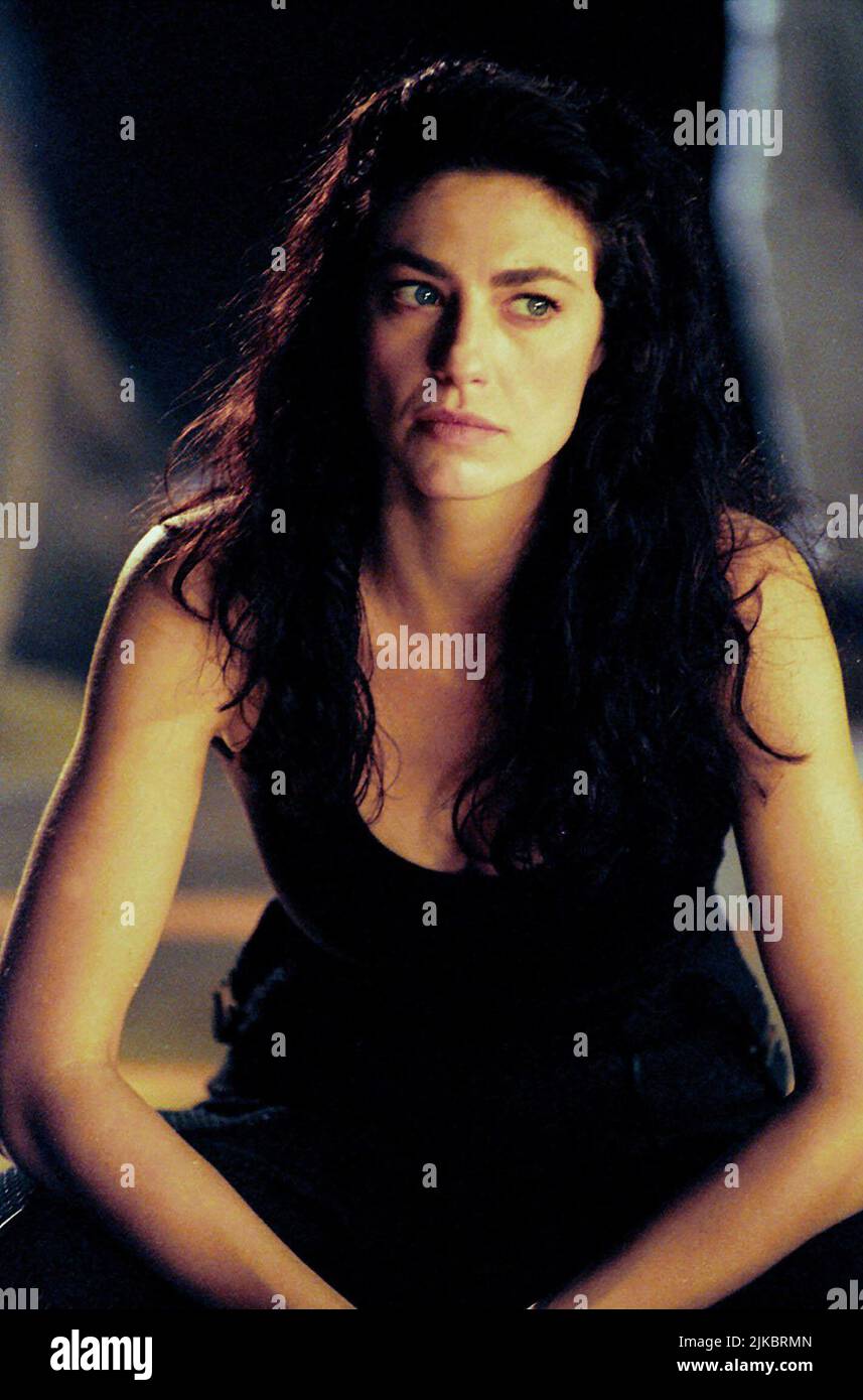 Claudia Black Film Farscape (1999) regista: Rockne S. o'Bannon 19 marzo 1999 **ATTENZIONE** questa fotografia è ad uso esclusivamente editoriale ed è copyright di JIM HENSON TV e/o del fotografo assegnato dalla Film o Production Company e può essere riprodotta solo da pubblicazioni in concomitanza con la promozione del suddetto Film. È richiesto un credito obbligatorio a JIM HENSON TV. Il fotografo deve essere accreditato anche se conosciuto. Nessun uso commerciale può essere concesso senza l'autorizzazione scritta di The Film Company. Foto Stock