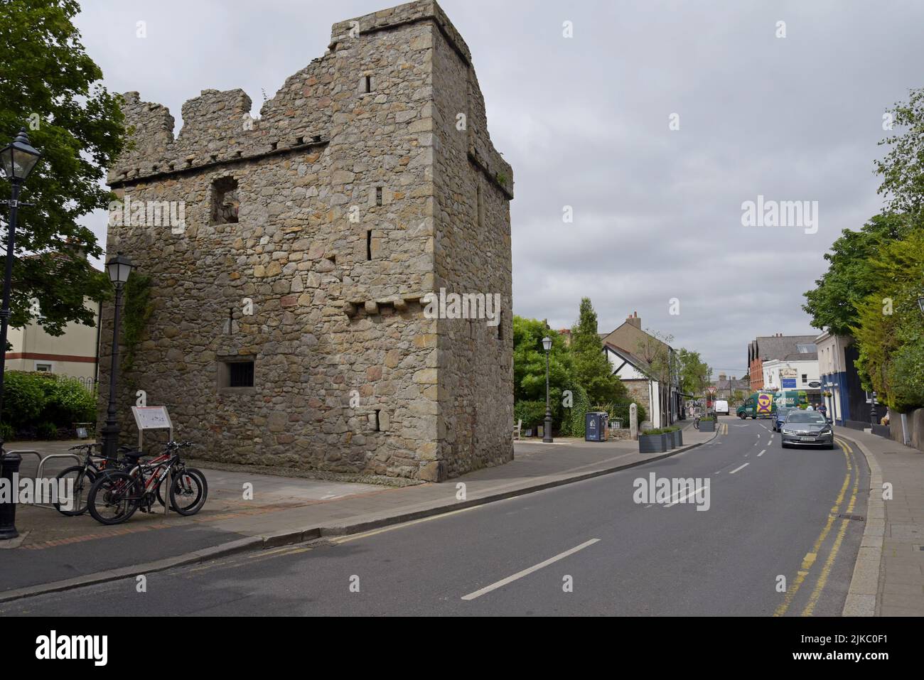 Archbold's Castle, un ex magazzino fortificato del 14th ° secolo, ora monumento nazionale, in Castle St, Dalkey, Leinster, Irlanda Foto Stock