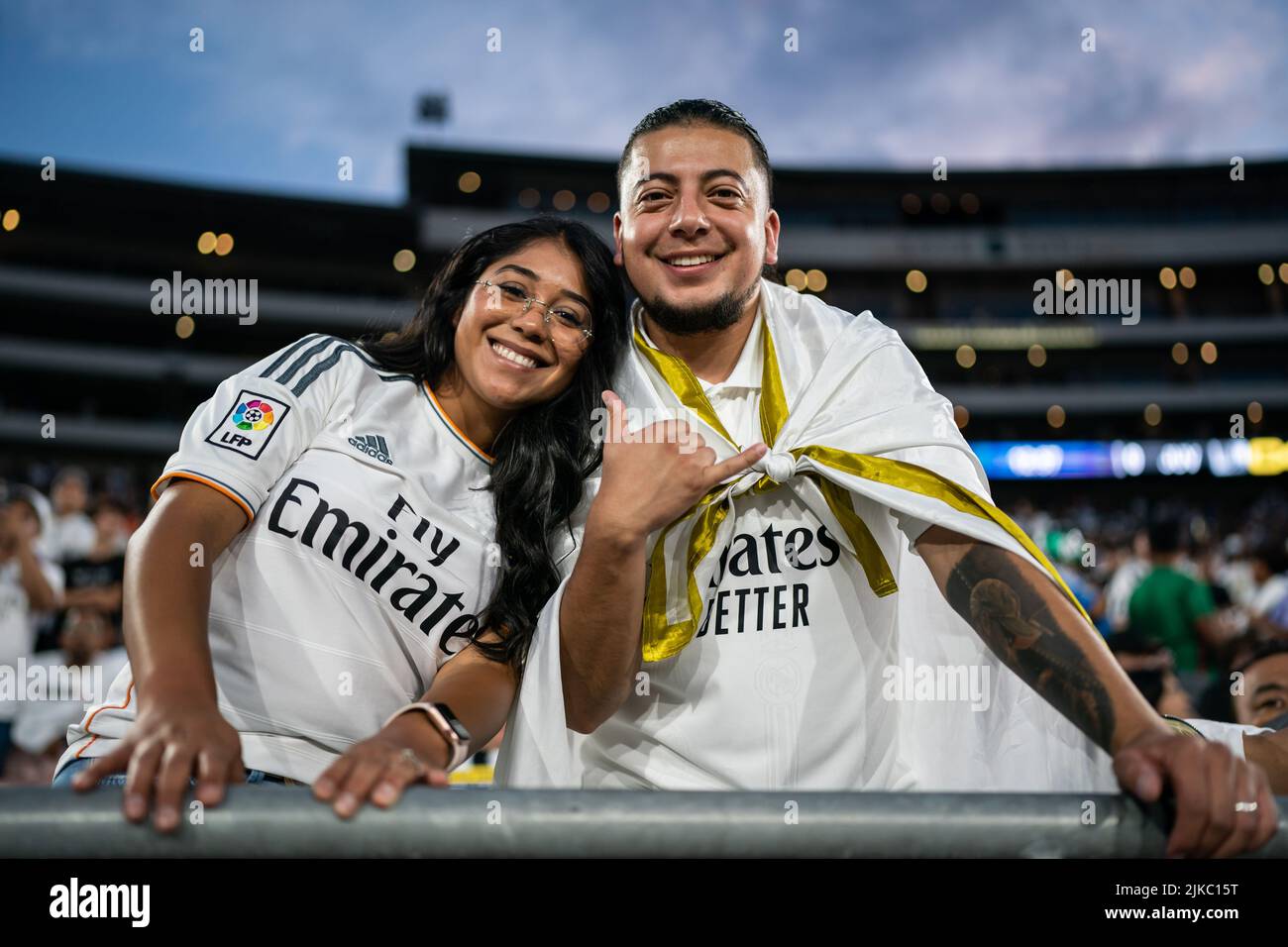 I tifosi del Real Madrid partecipano a una partita contro Juventus durante una partita dei Champions Tour di Calcio, sabato 30 luglio 2022, al Rose Bowl, a Pasadena, California. R Foto Stock