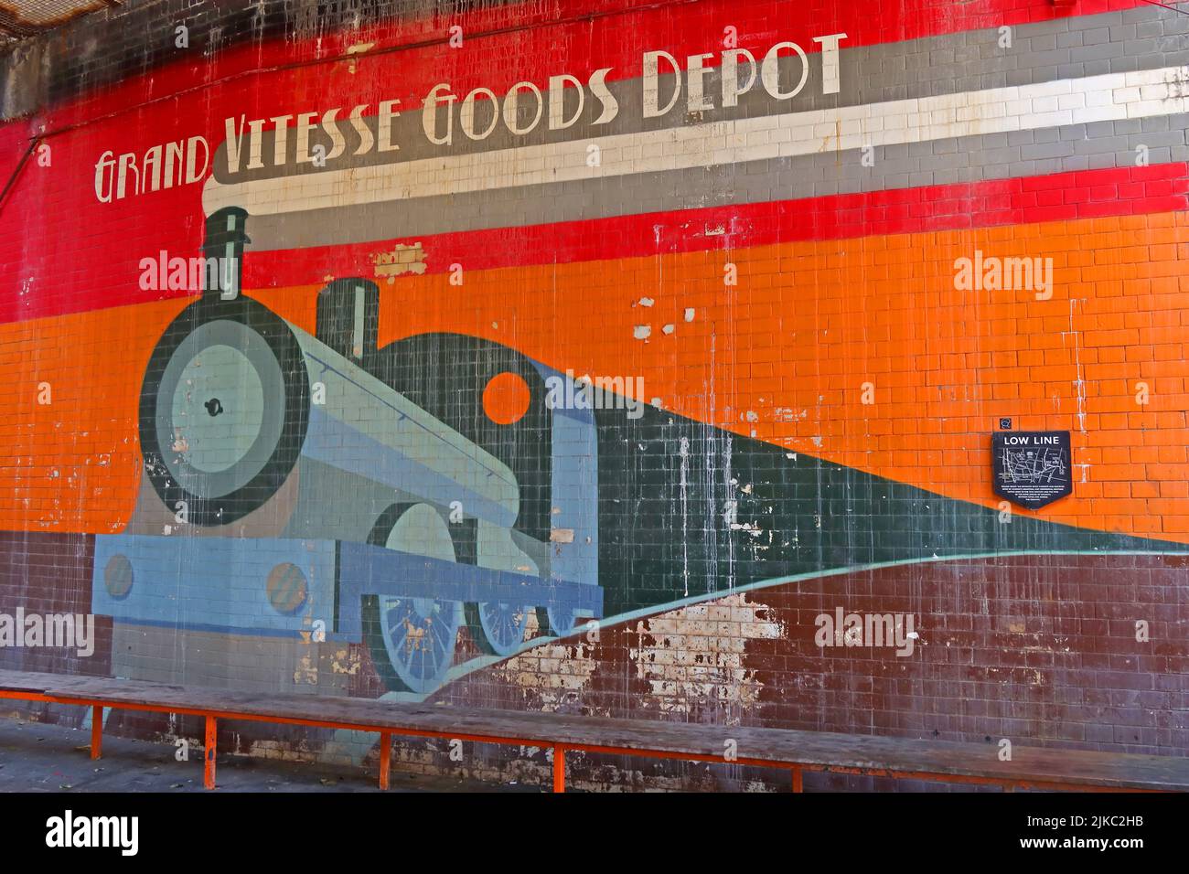 Art at the London Low Line - Grand Vitesse Goods Depot Painting in Great Suffolk St, Southwark, Londra, Inghilterra, Regno Unito, SE1 0UE Foto Stock