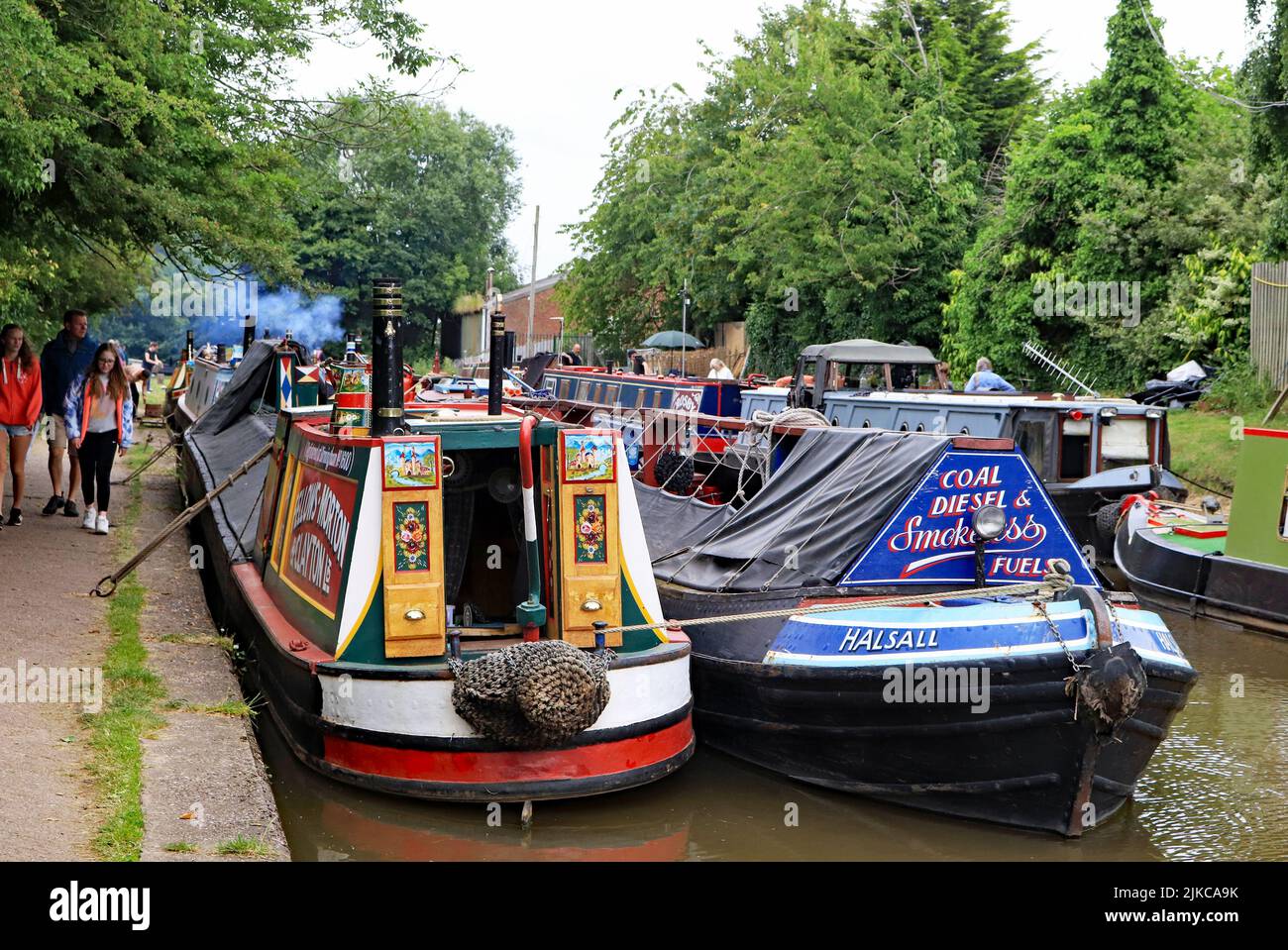Ex canaletto funzionante, il tinch è ormeggiato all'interno della barca ancora funzionante Halsall accanto a Middlewich Wharf durante il festival MFAB del 2022. Foto Stock