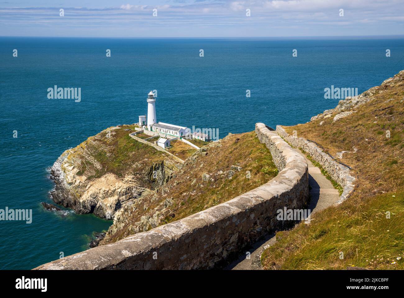 Il percorso che conduce a South Stacks Lighthouse, Holy Island, Anglesey, Galles del Nord Foto Stock