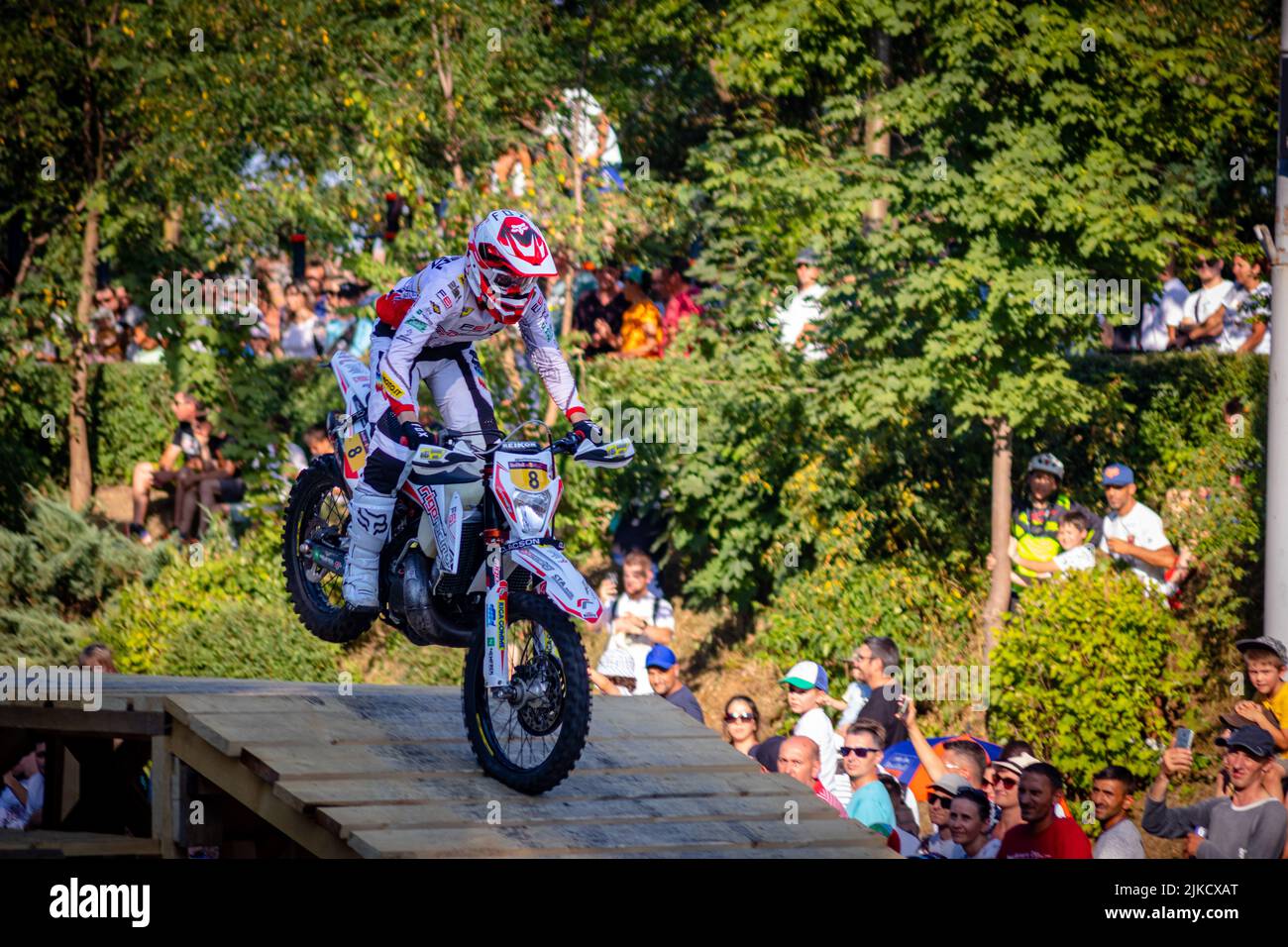 26.07.2022 Sibiu, Romania. Fotografia d'azione scattata al locale del prologo Redbull Romaniacs. La fotografia consiste in un pilota in azione su un percorso fuoristrada. Foto Stock