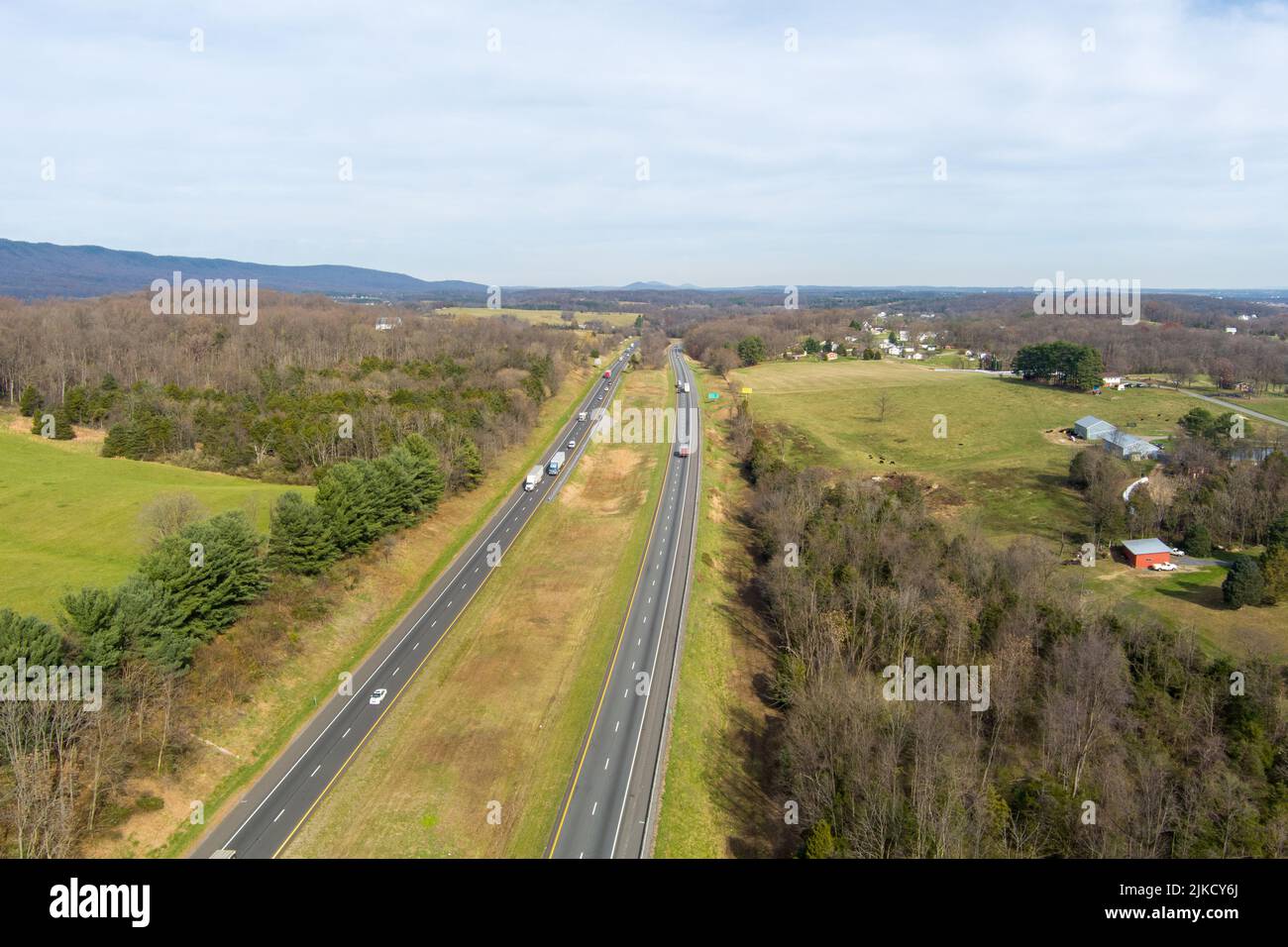 Vista aerea dell'Interstate 81 vicino a Strasburg, contea di Shenandoah, Virginia. Foto Stock