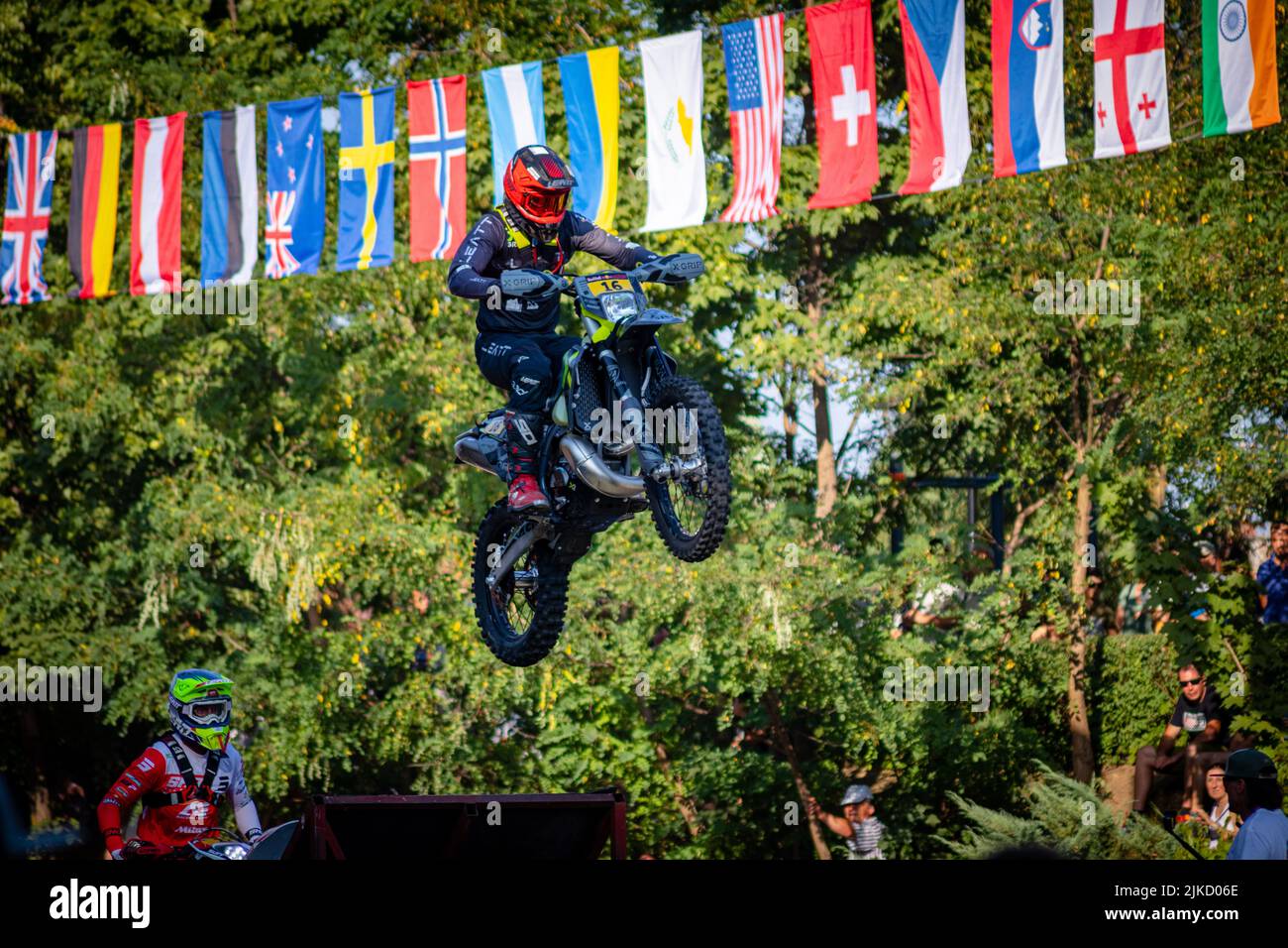 26.07.2022 Sibiu, Romania. Fotografia d'azione scattata al locale del prologo Redbull Romaniacs. La fotografia consiste in un pilota in azione su un percorso fuoristrada. Foto Stock
