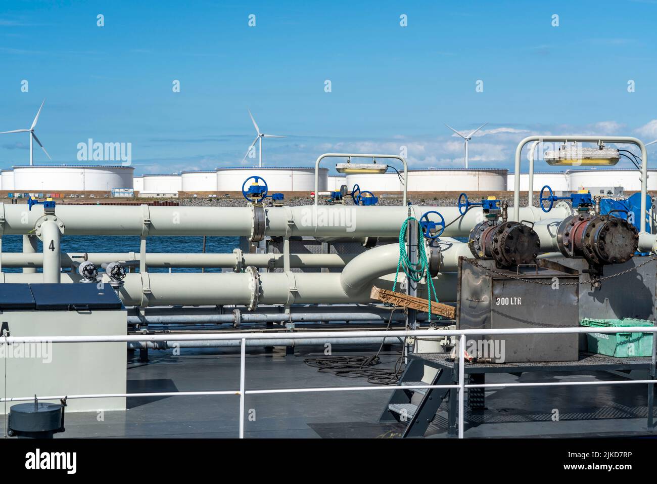 Maasvlakte Olie Terminal, 39 grandi serbatoi Logistica per diversi prodotti petroliferi, come petrolio greggio, benzina, paraffina, diesel, tubazioni di un serbatoio Foto Stock