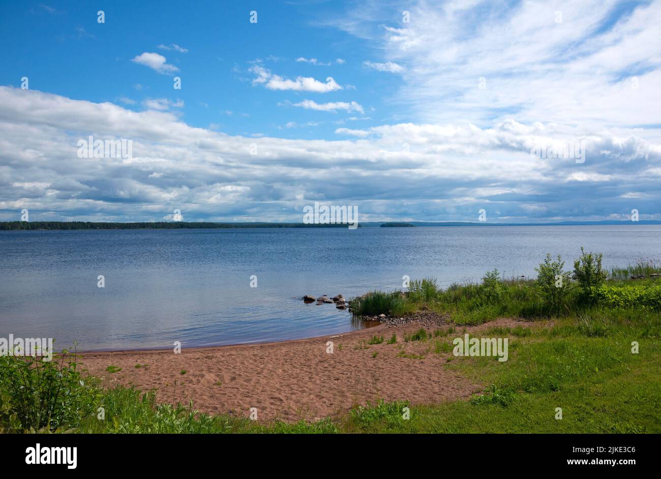 Piccola spiaggia sul lago Siljan a Sollerön, Dalarna Svezia Foto Stock