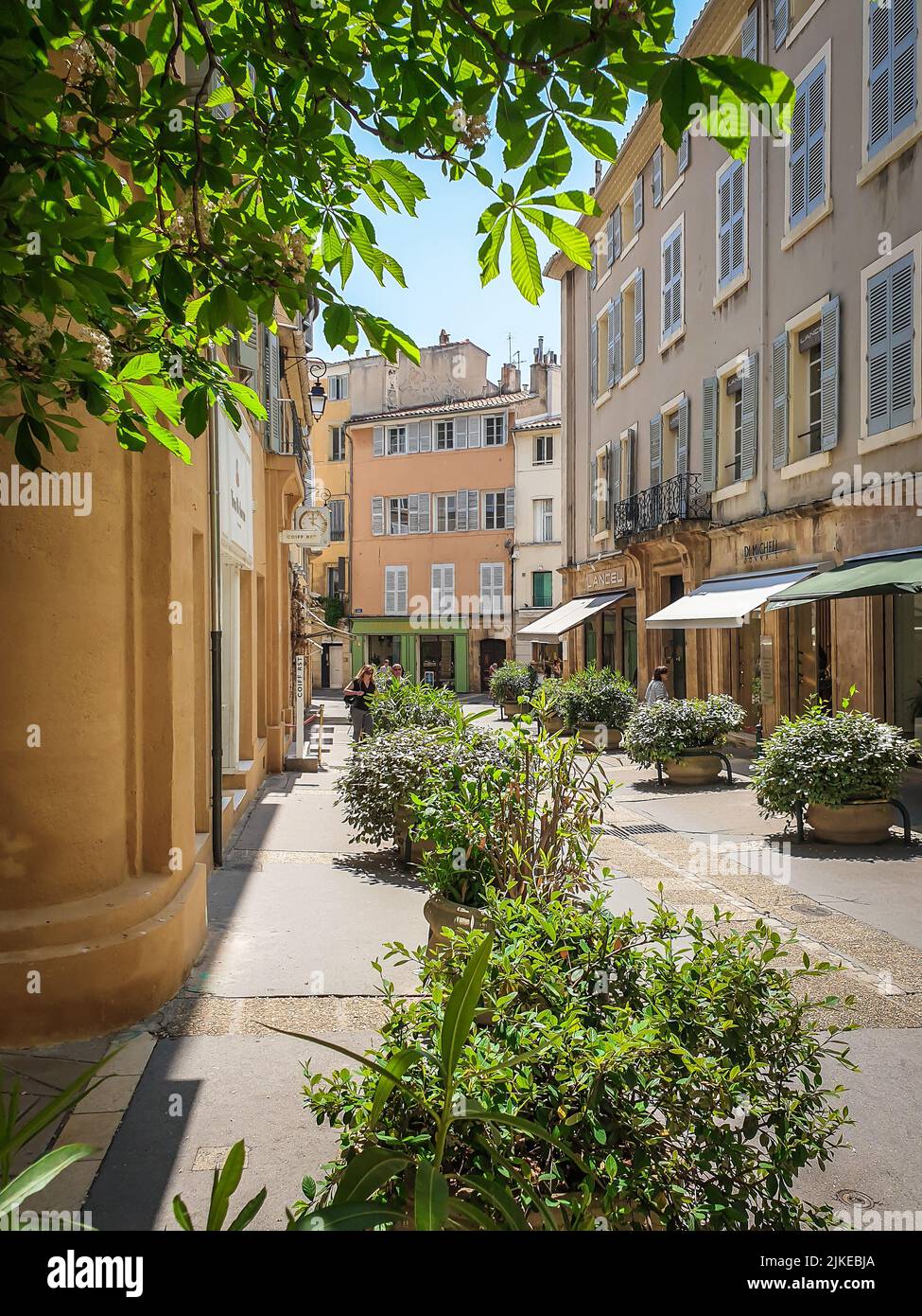 Aix-en-Provence, Francia, maggio 2022, vista su Ancienne Madeleine strada Foto Stock