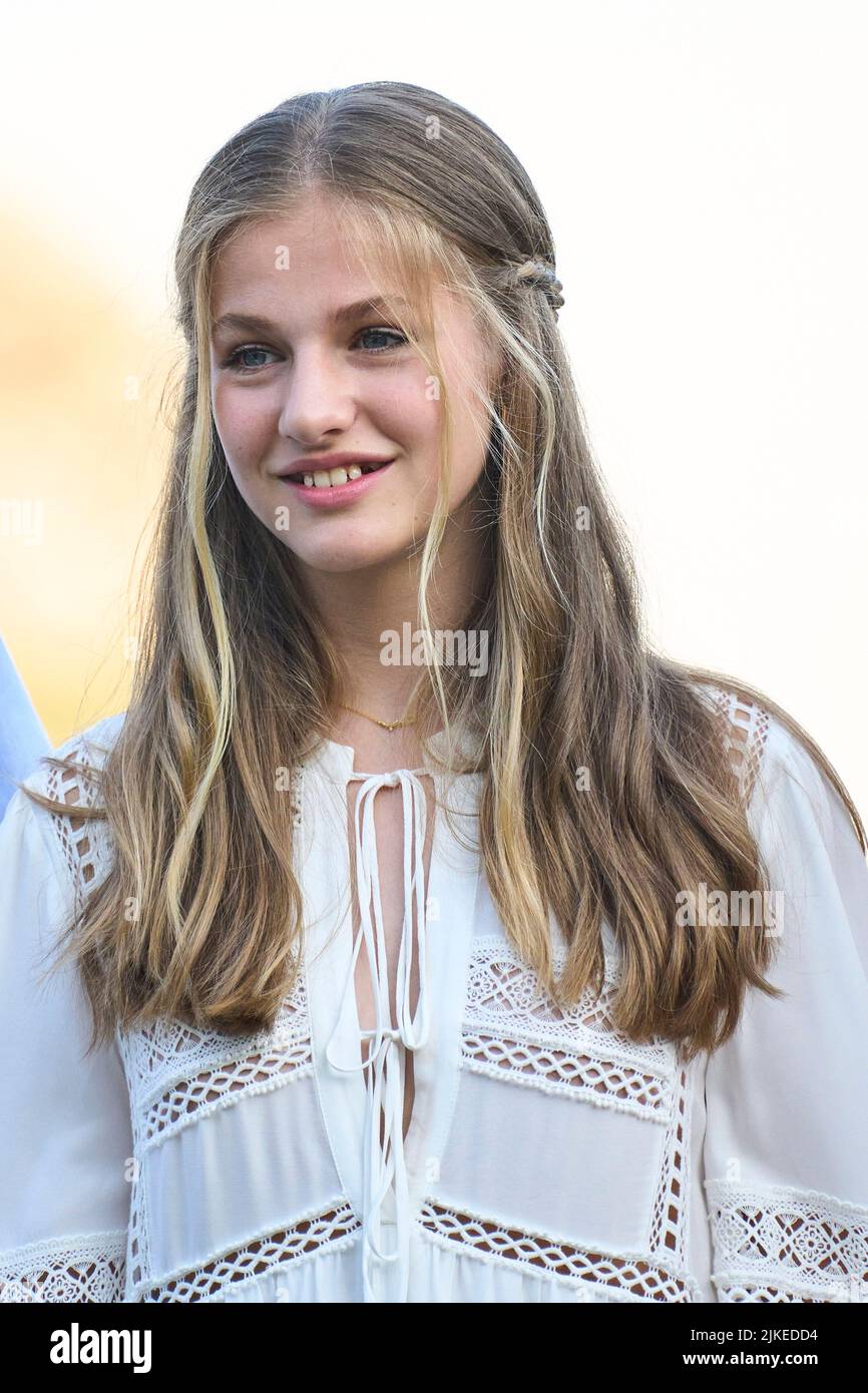 Valldemossa. Spagna. 20220801, Crown Princess Leonor Visita la Cartuja de Valldemossa, il palazzo che fu residenza ufficiale del re Sancho di Maiorca nel XV secolo il 1 agosto 2022 a Valldemossa, Spagna Credit: MPG/Alamy Live News Credit: MPG/Alamy Live News Foto Stock