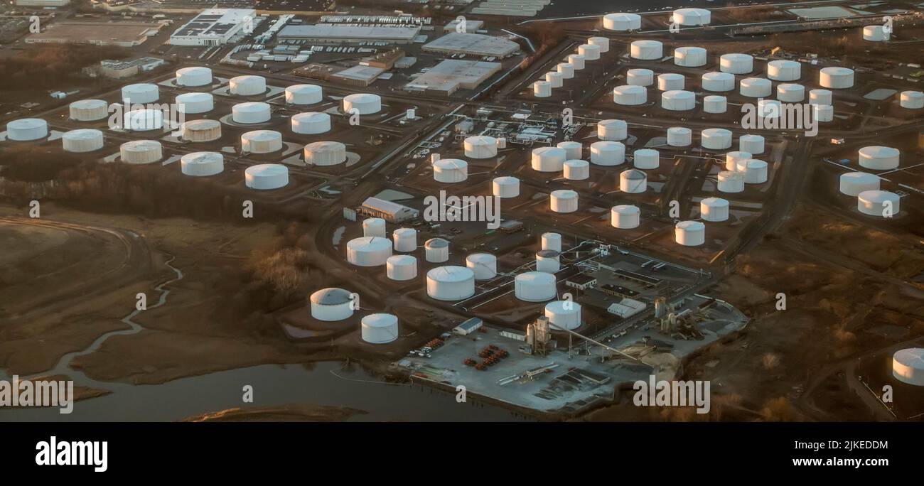 Vista aerea dell'impianto di stoccaggio del gas a Linden, New Jersey, USA Foto Stock