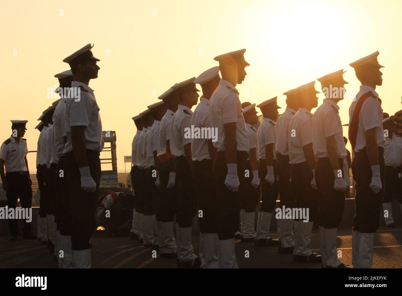 Chennai, Tamilnadu / India - Gennaio 01 2020 : scout indiani o studenti della scuola pronti per la parata alla spiaggia di Chennai marina in occasione della Repubblica dell'India Foto Stock