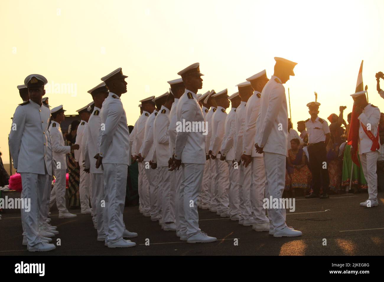 Chennai, Tamilnadu / India - Gennaio 01 2020 : scout indiani o studenti della scuola pronti per la parata alla spiaggia di Chennai marina in occasione della Repubblica dell'India Foto Stock