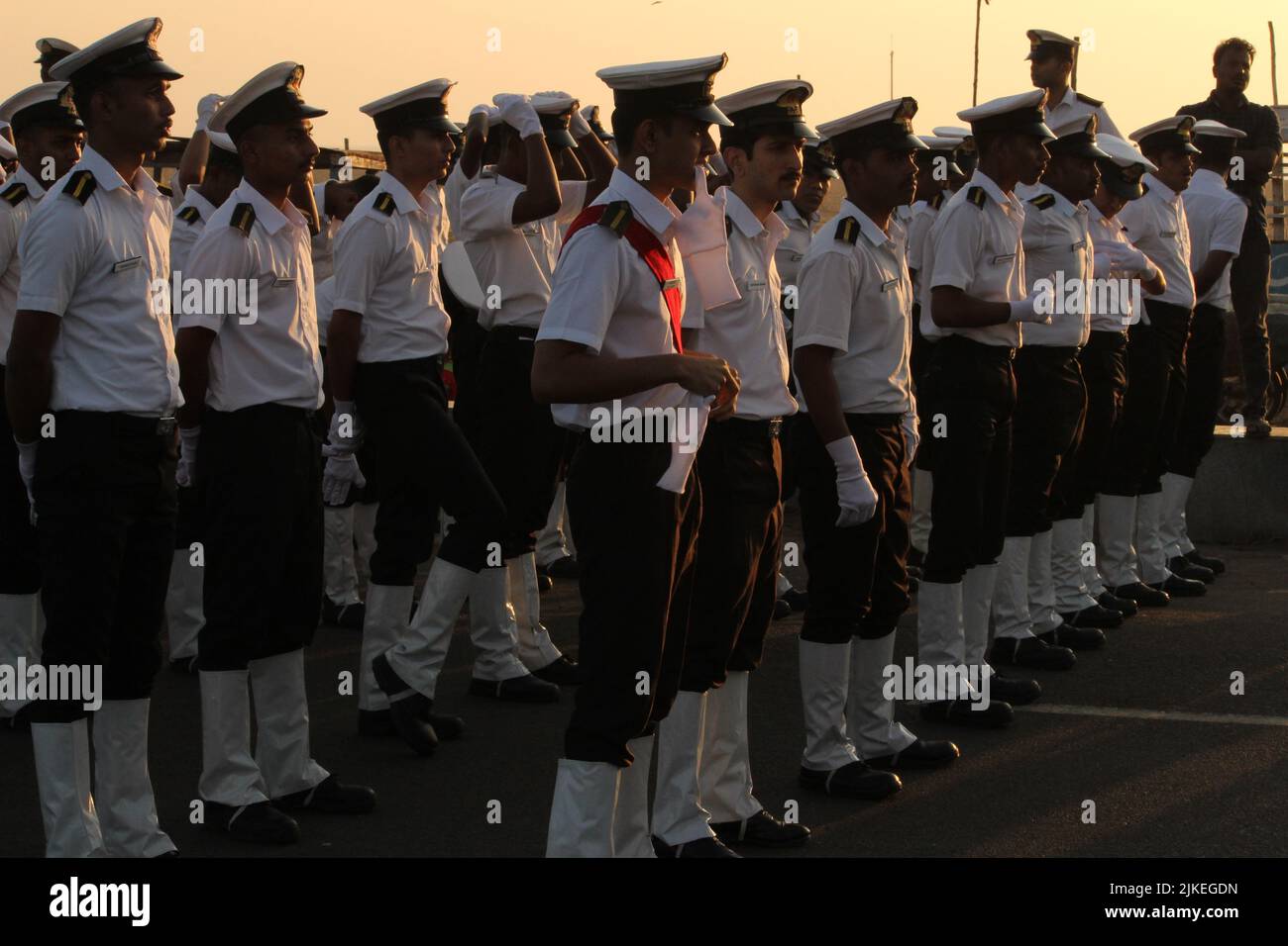 Chennai, Tamilnadu / India - Gennaio 01 2020 : scout indiani o studenti della scuola pronti per la parata alla spiaggia di Chennai marina in occasione della Repubblica dell'India Foto Stock