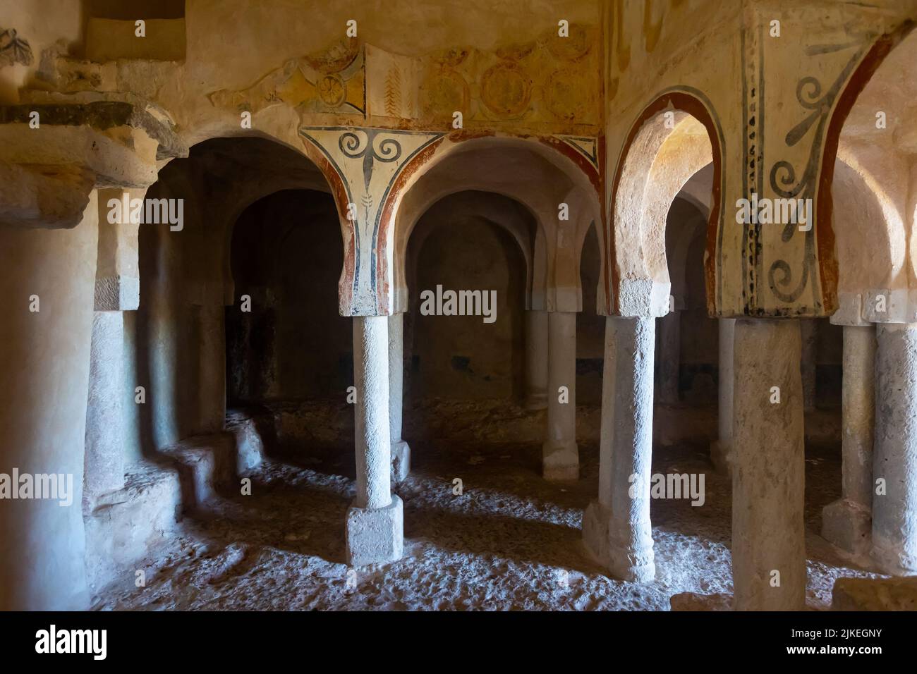 Resti di affreschi nell'antica Chiesa di San Baudelio de Berlanga Foto Stock