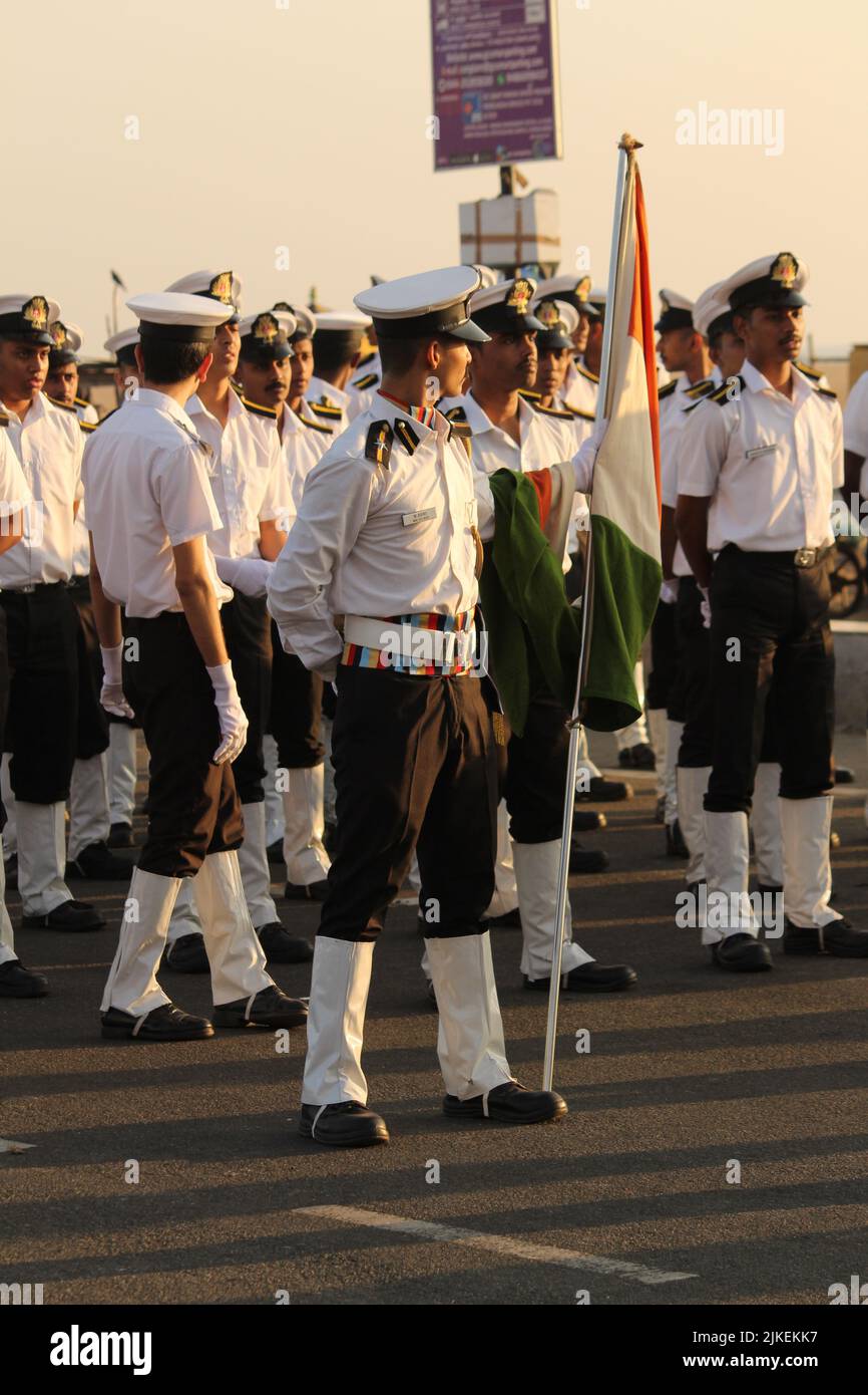 Chennai, Tamilnadu / India - Gennaio 01 2020 : scout indiani o studenti della scuola pronti per la parata alla spiaggia di Chennai marina in occasione della Repubblica dell'India Foto Stock