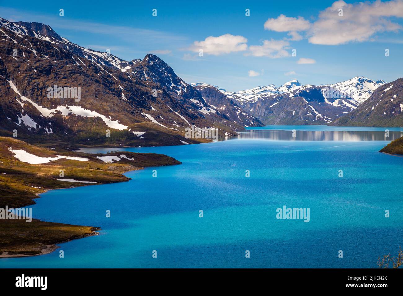 Besseggen cresta sopra il lago Gjende in Jotunheimen, Norvegia, Nord Europa Foto Stock