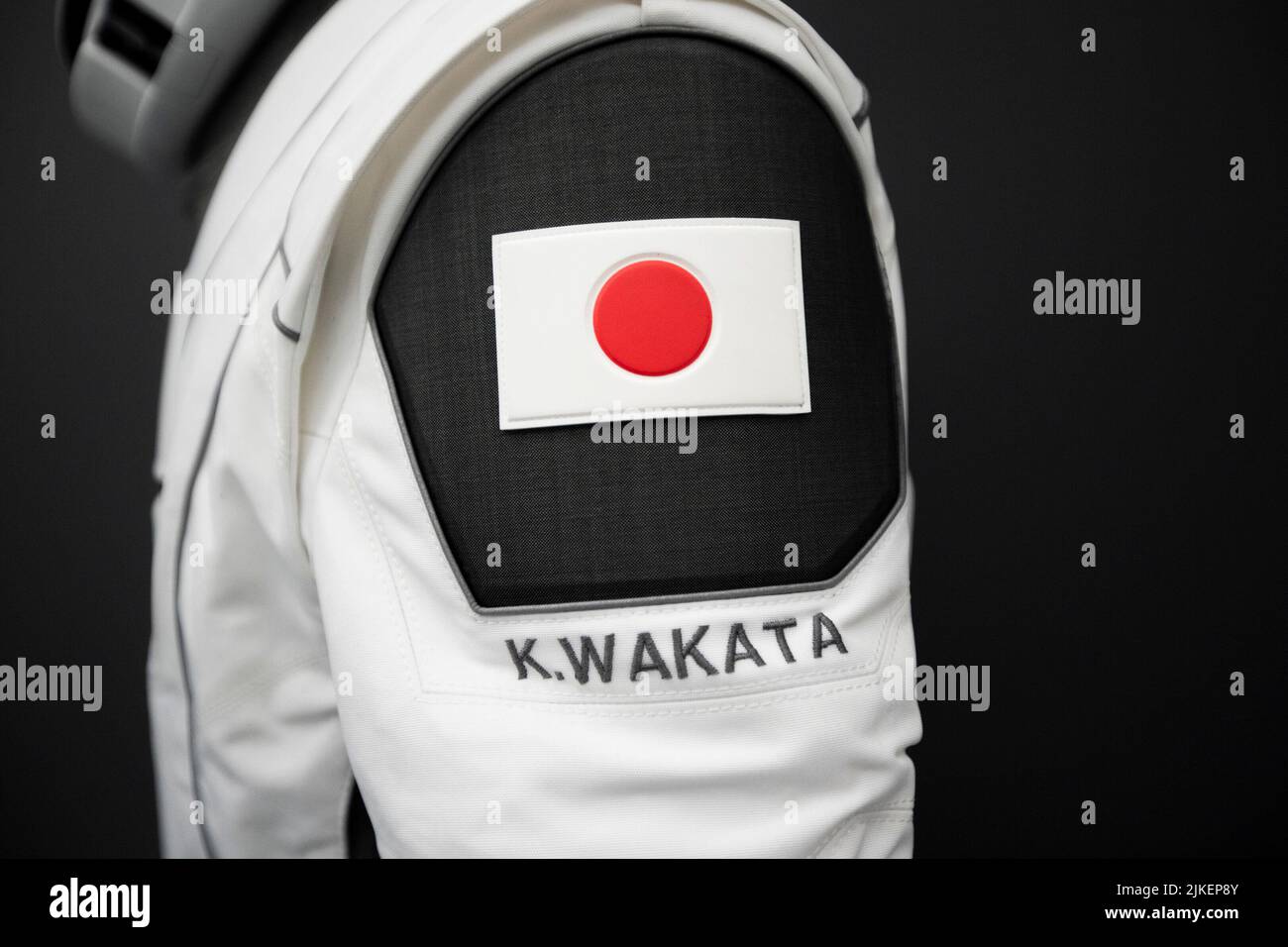 Houston, Vereinigte Staaten. 27th giugno 2022. Una tuta per il lancio e l'ingresso di SpaceX porta una bandiera giapponese e il nome dell'astronauta JAXA Koichi Wakata, membro dell'equipaggio della missione SpaceX Crew-5 della NASA presso la Stazione spaziale Internazionale. La missione di SpaceX Crew-5 NASAs lanciata non prima del 29 settembre 2022. Credit: NASA via CNP/dpa/Alamy Live News Foto Stock