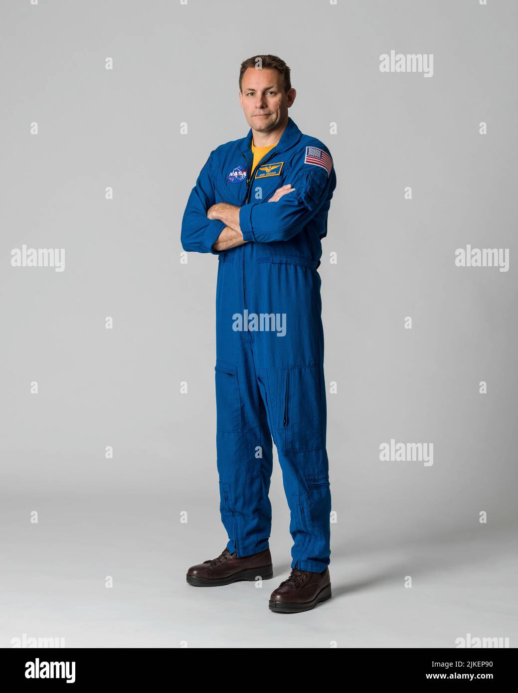 Houston, Vereinigte Staaten. 27th luglio 2022. L'astronauta della NASA Josh Cassada si pone per un ritratto prima del suo lancio alla Stazione spaziale Internazionale come parte della missione SpaceX Crew-5 della NASA. Credito: NASA/ credito obbligatorio: Robert Markowitz/NASA tramite CNP/dpa/Alamy Live News Foto Stock