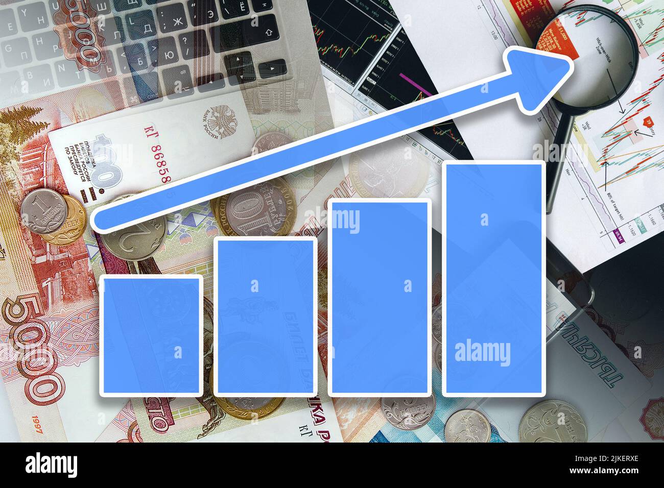 Grafico dell'economia: Freccia di crescita, rubli russi in contanti e indicatori del mercato azionario (inflazione, successo, finanza) Foto Stock