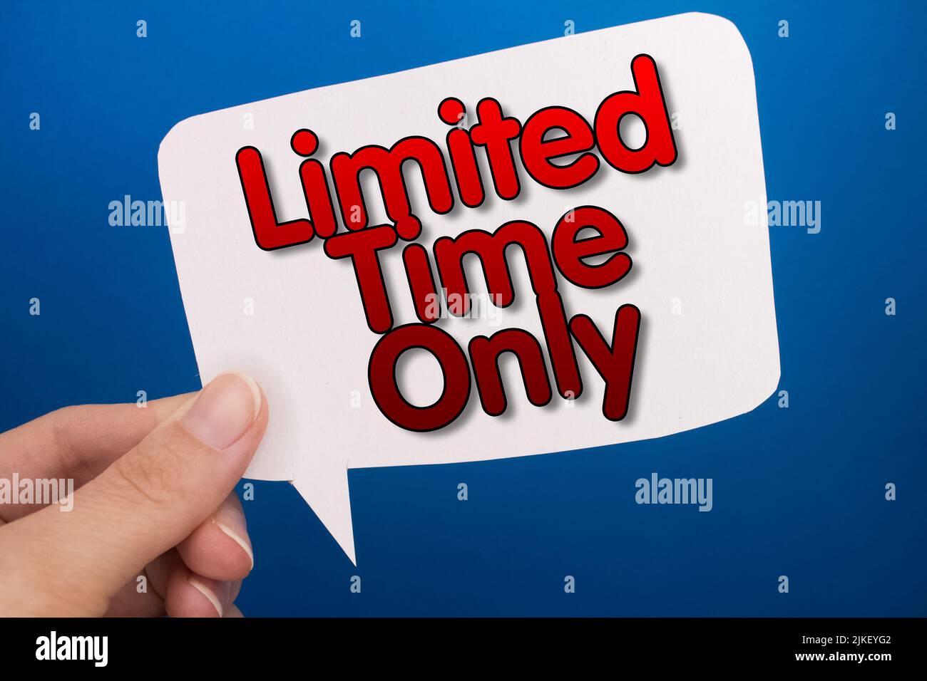 Fumetto vocale davanti a sfondo colorato con testo limitato. Foto Stock