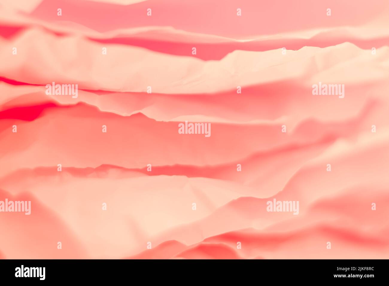 carta rossa corallo strati sfondo rosa petali Foto Stock