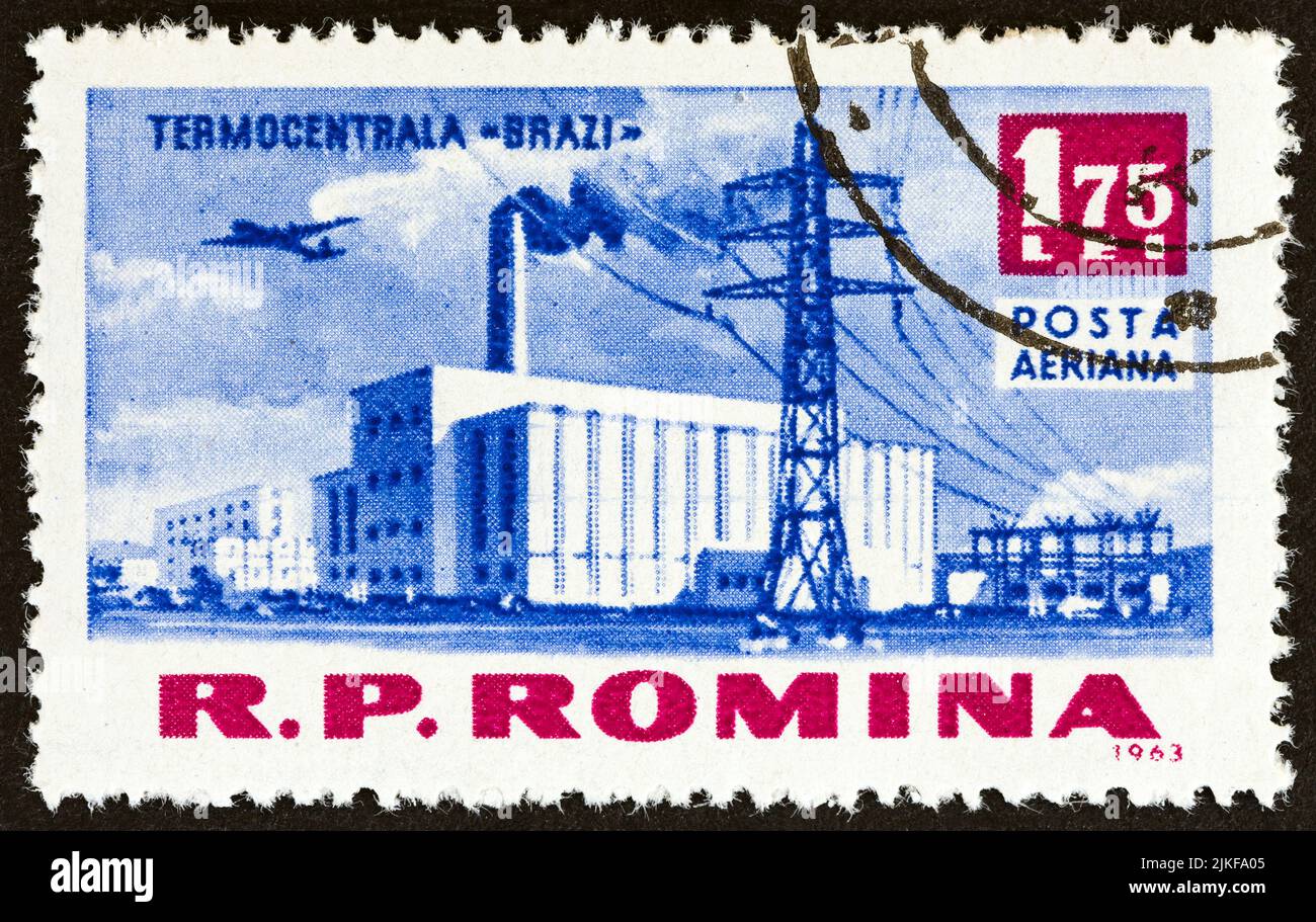 ROMANIA - CIRCA 1963: Un francobollo stampato in Romania dal numero 'realizzazioni socialiste' mostra Brazi Thermic power station, circa 1963. Foto Stock