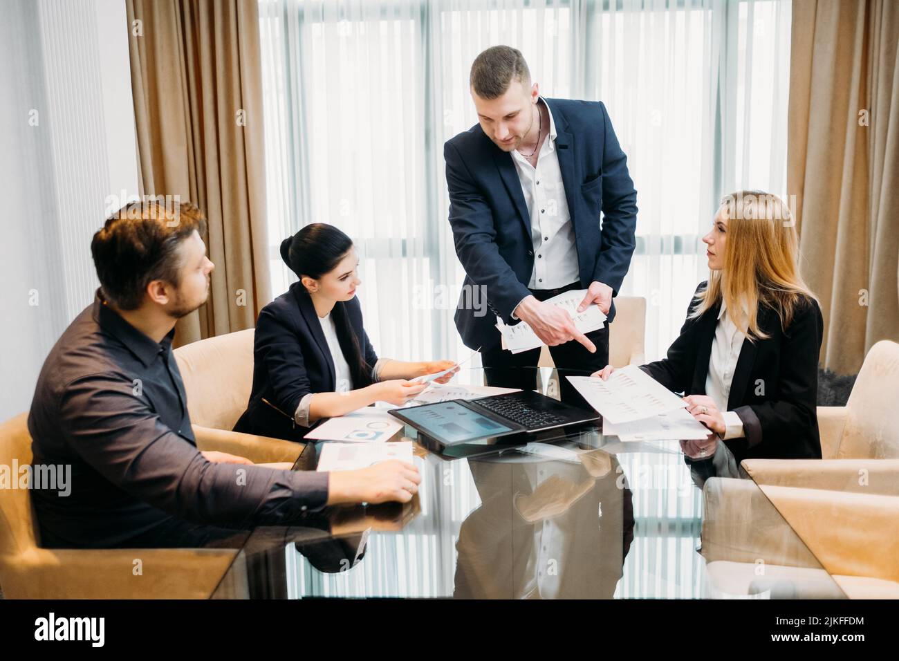 istruzioni principali del team dei responsabili delle riunioni aziendali Foto Stock