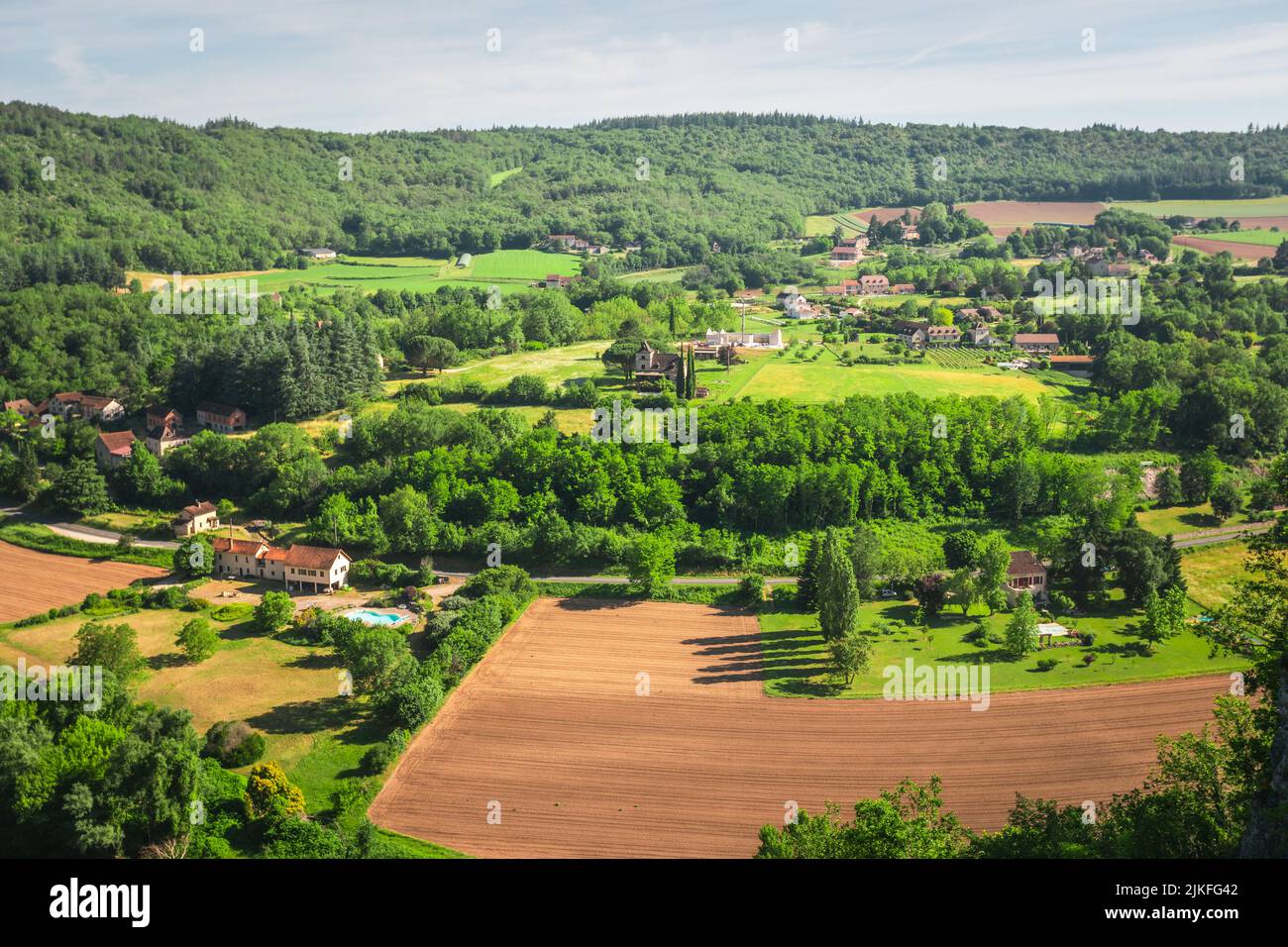 Il Parc naturel régional des Causses du Quercy si affaccia sul fiume Lot in Francia Foto Stock