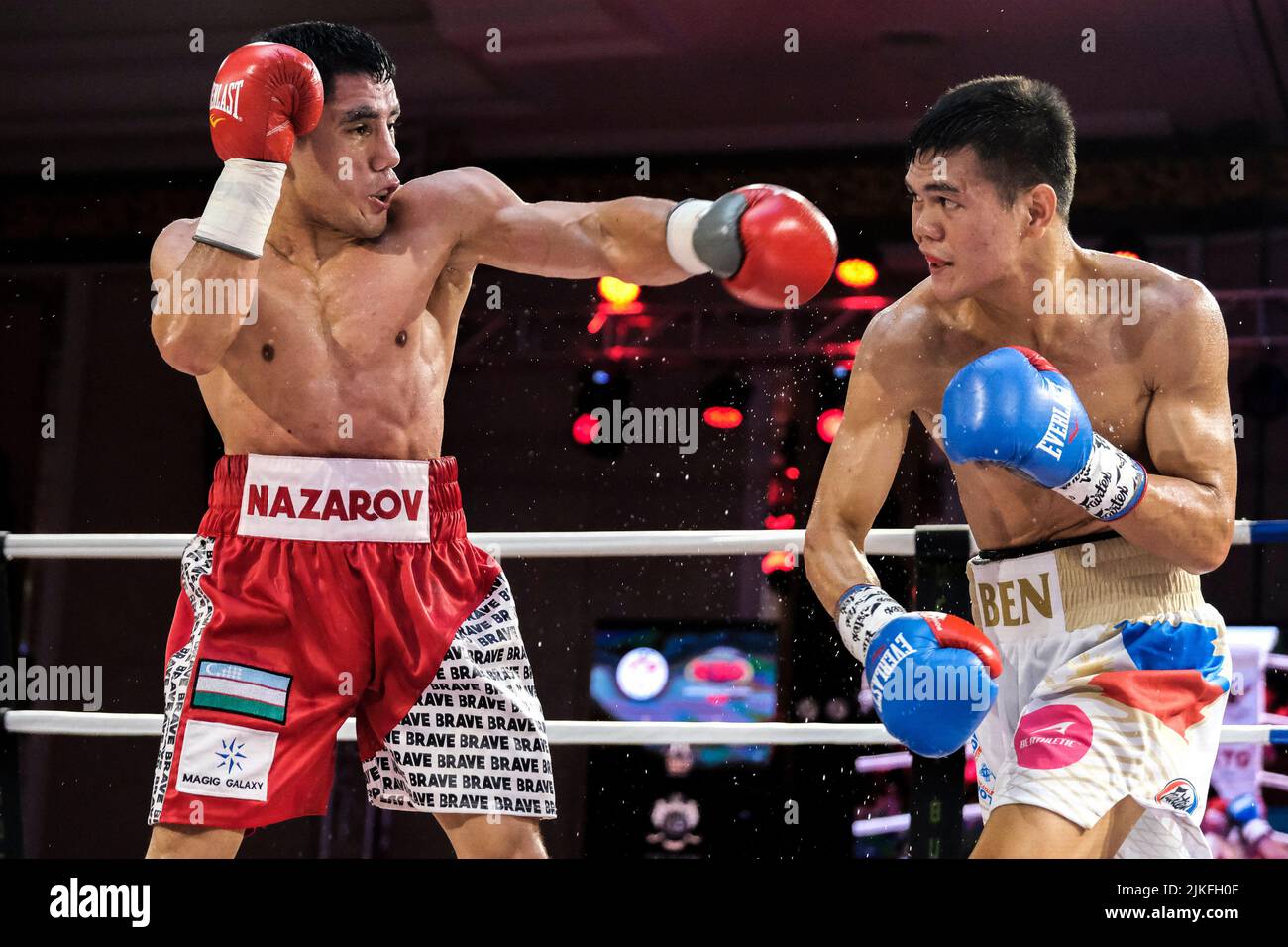 Ho Tram, Vietnam - Luglio 30th 2022: Nazarov Olimpio vs Bienvenido Ligas, WBO flyweight titolo bout. Foto Stock