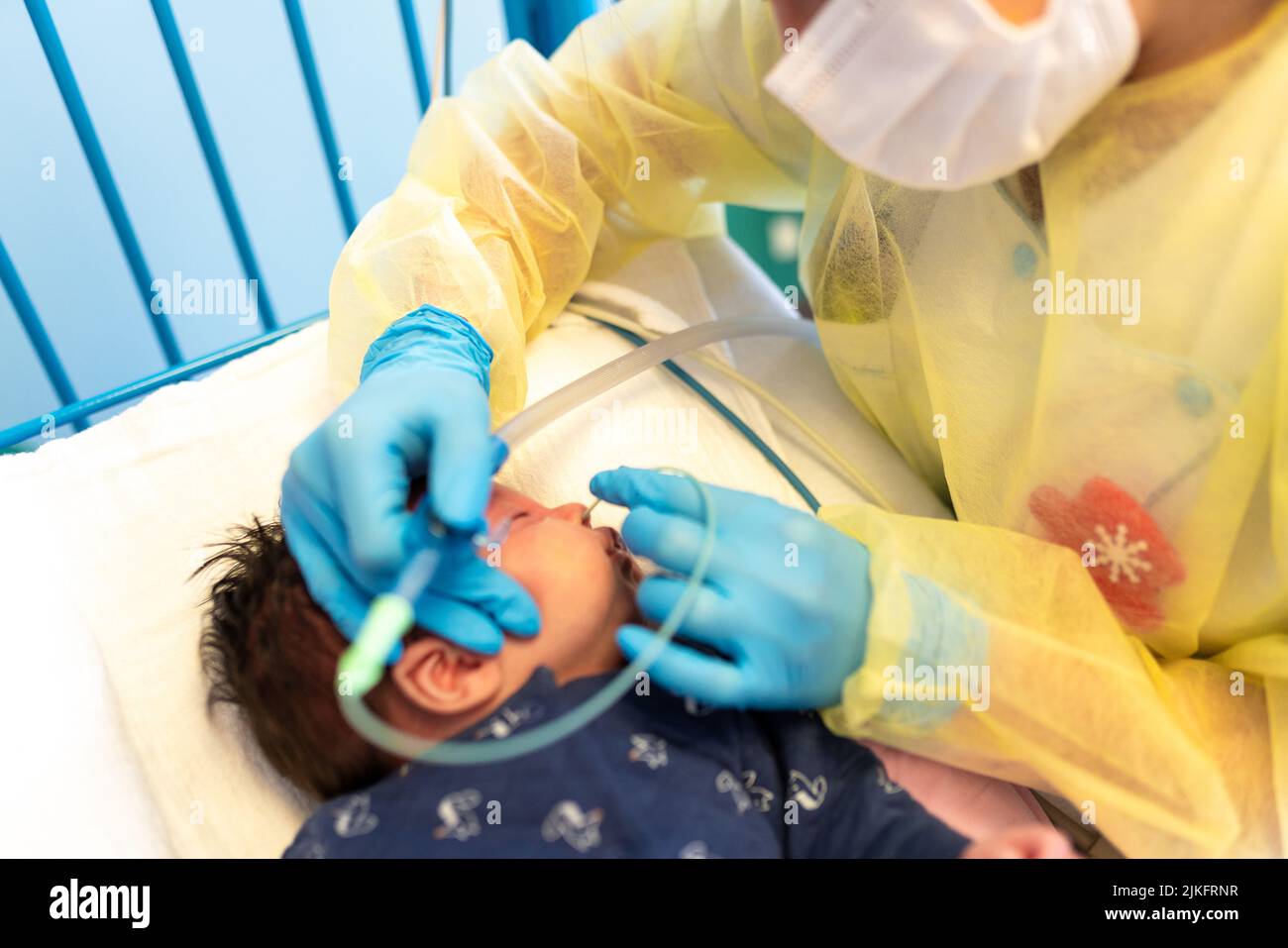 Epidemia di bronchiolite nei reparti pediatrici di un ospedale. Foto Stock