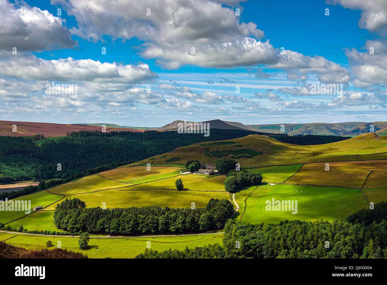 Lago artificiale di Ladybower visto dall'alto, da Derwent Edge, Peak District National Park, Derbyshire, Regno Unito Foto Stock