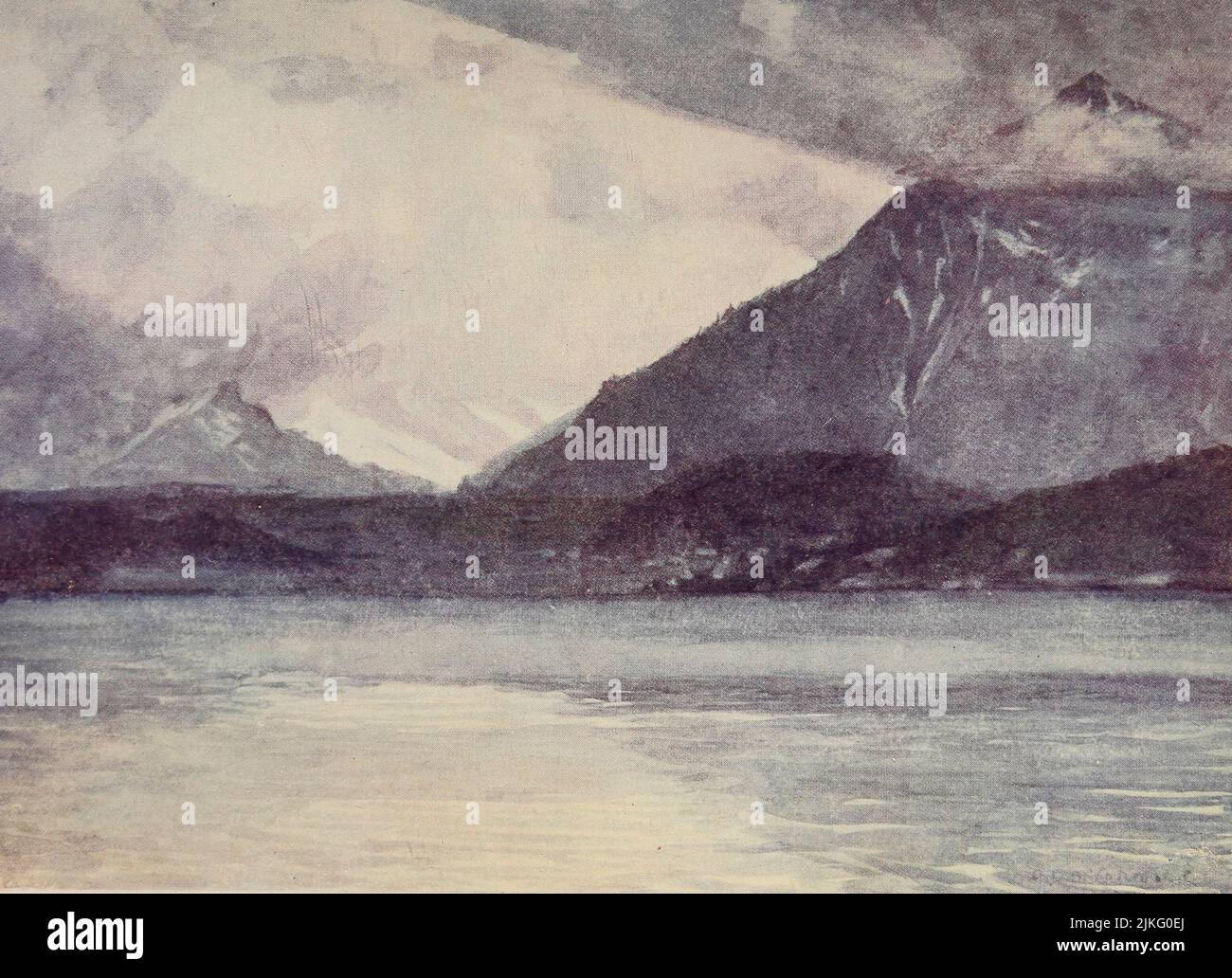 Tempesta nuvole sopra il lago di Thun guardando il Kander Thai. Il Niese sulla destra dipinto da A. D. McCormick dal libro 'le Alpi' di Sir William Martin Conway, Data di pubblicazione 1904 Editore Londra : Adam e Charles Black Arthur David McCormick FRGS (Coleraine, 14 ottobre 1860 – 1943) è stato un illustratore e pittore britannico di paesaggi, scene storiche, soggetti navali e scene di genere. Foto Stock