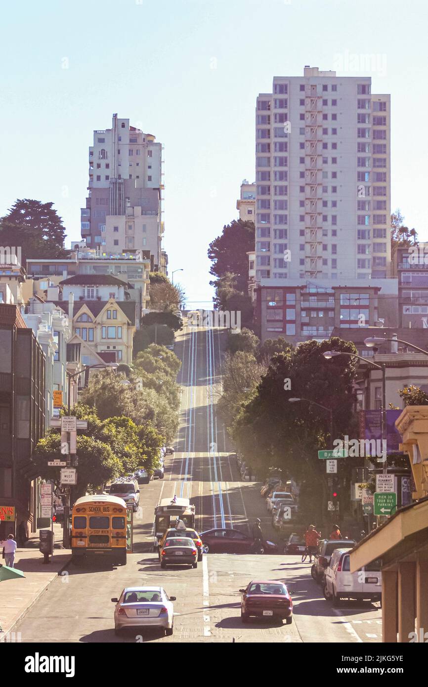 Una strada trafficata a San Francisco, California, Stati Uniti Foto Stock