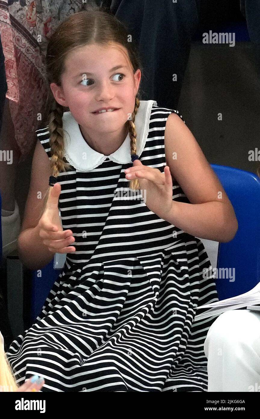 La Principessa Charlotte di Cambridge al Sandwell Aquatics Center il quinto giorno dei Giochi del Commonwealth 2022 a Birmingham. Data foto: Martedì 2 agosto 2022. Foto Stock