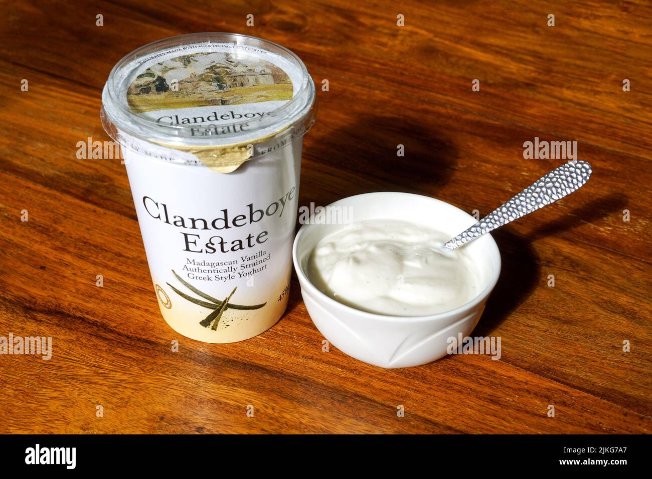 Clandeboye Estate malgascio vaniglia yogurt di stile greco. Il miglior prodotto dell'anno del Regno Unito 2021 ai Quality Food Awards. 27.07.2022, Bangor, Northern Irel Foto Stock