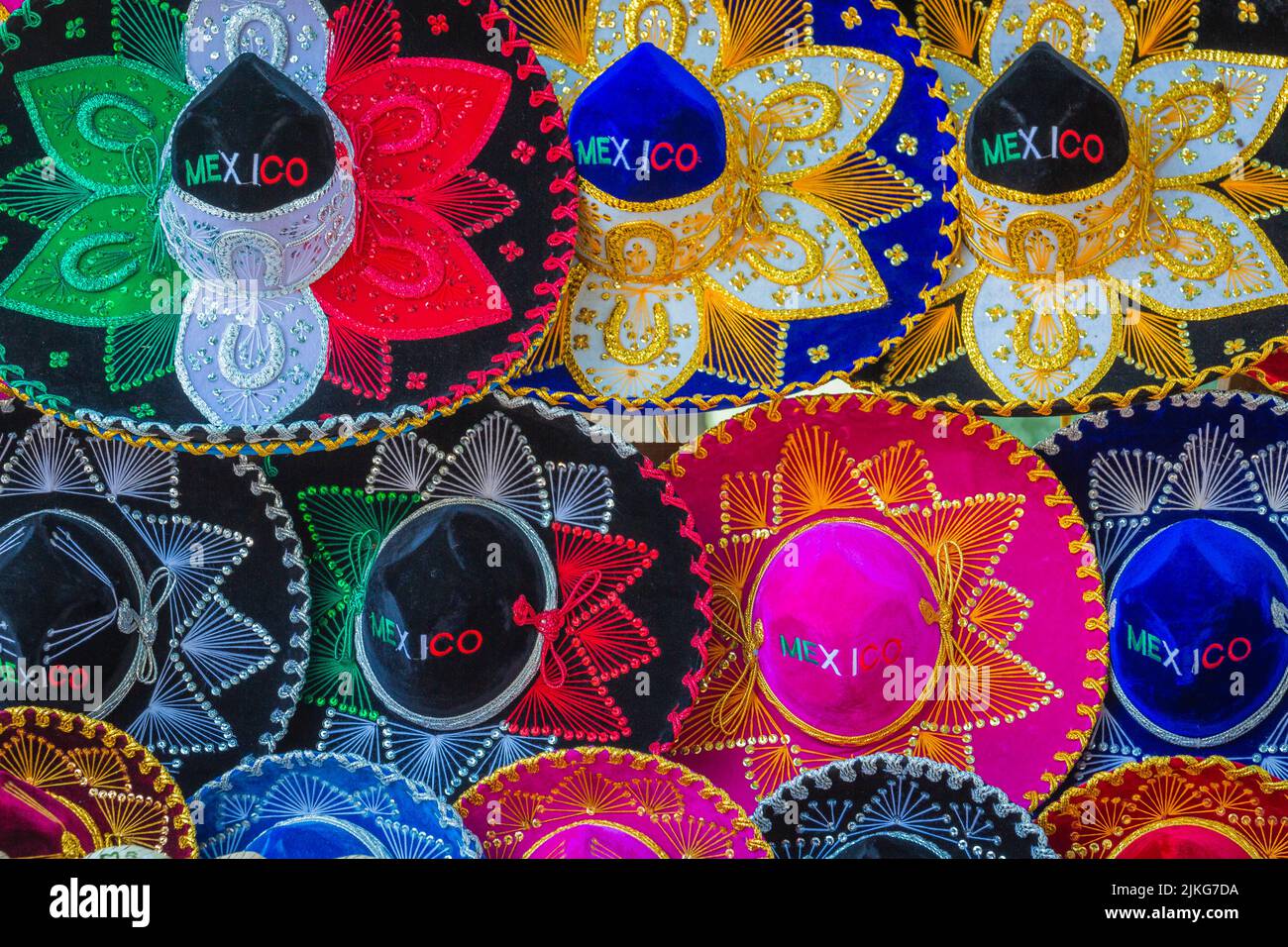 Colorati souvenir tipici messicani dei cappelli dei sommbreros, Cancun, Messico Foto Stock