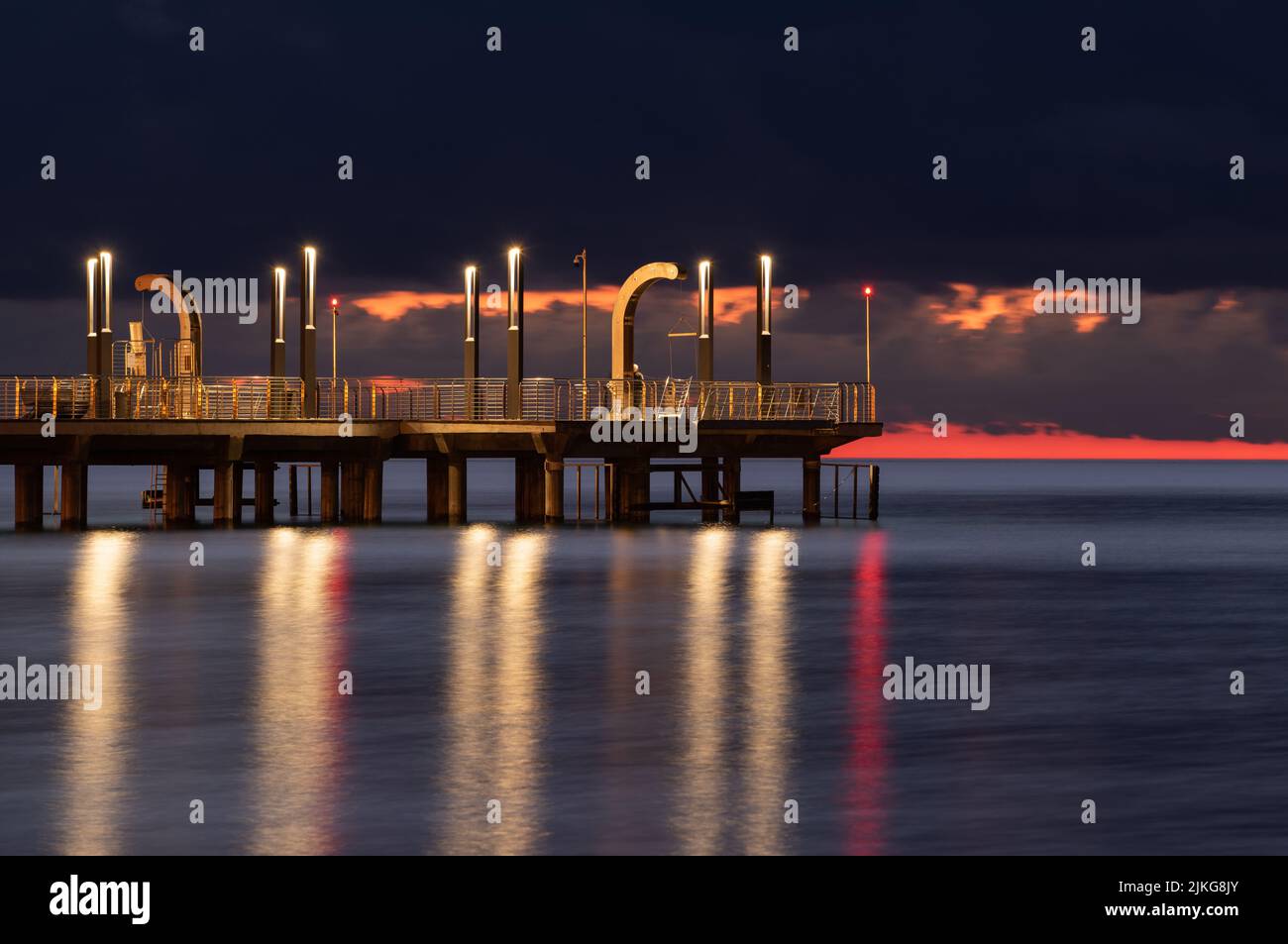 Molo di Alassio nel comune di Alassio, sulla costa del Mar Ligure in provincia di Savona, nel Nord Italia Foto Stock