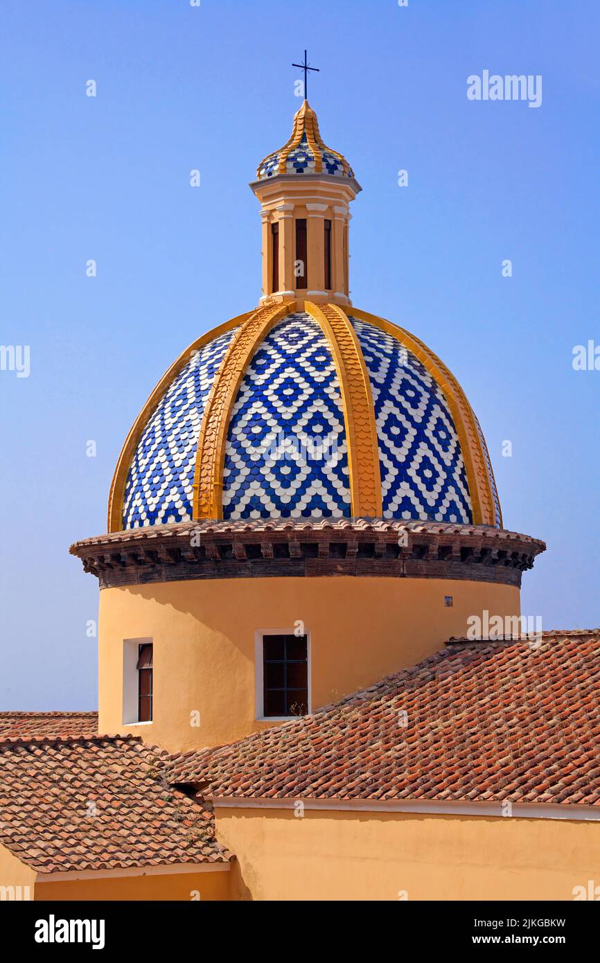 Cupola della chiesa di San Gennaro, villaggio Praiano, Costiera Amalfitana, Patrimonio dell'Umanità dell'UNESCO, Campania, Italia, Europa Foto Stock
