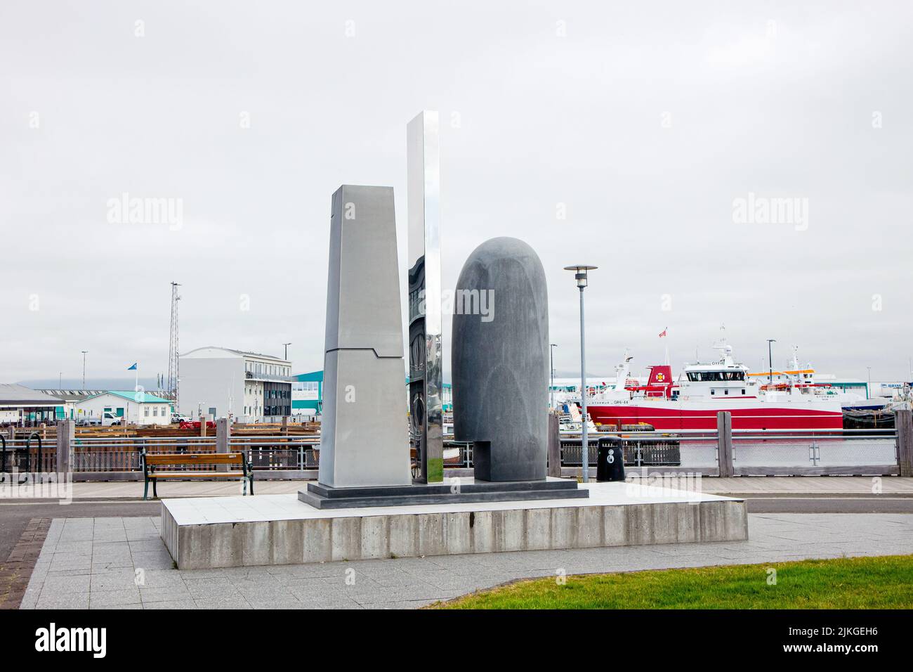 Reykjavik, Reykjavík, Islanda: 24JUL2022: MONUMENTO online DI EVE. Statua del gioco di computer a Reykjavik in estate. Foto Stock