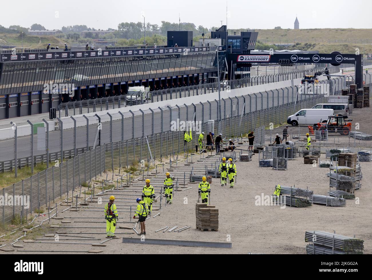 2022-08-02 14:29:26 ZANDVOORT - costruzione della tribuna sul circuito di Zandvoort nella corsa fino al Gran Premio Olandese che si terrà sul circuito all'inizio di settembre. ANP ROBIN VAN LONKHUIJSEN olanda OUT - belgio OUT Foto Stock