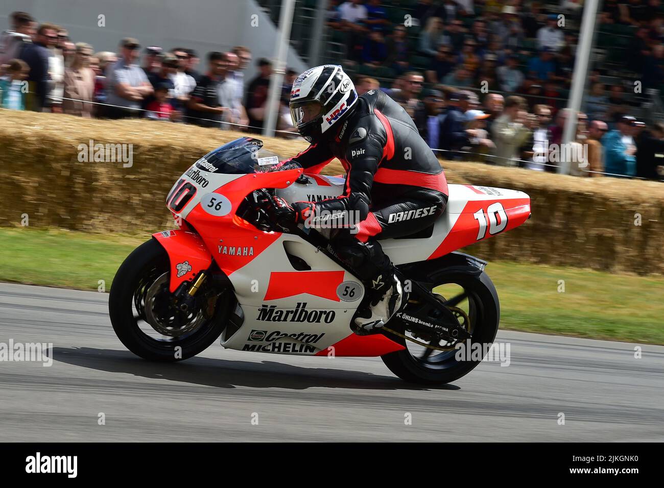 Andy Caddick, Mick Loughlin, Yamaha YZR500, due ruote Grand Prix Heroes, iconiche moto da corsa dalla fine degli anni '40 al 2021, Goodwood Festival of Foto Stock