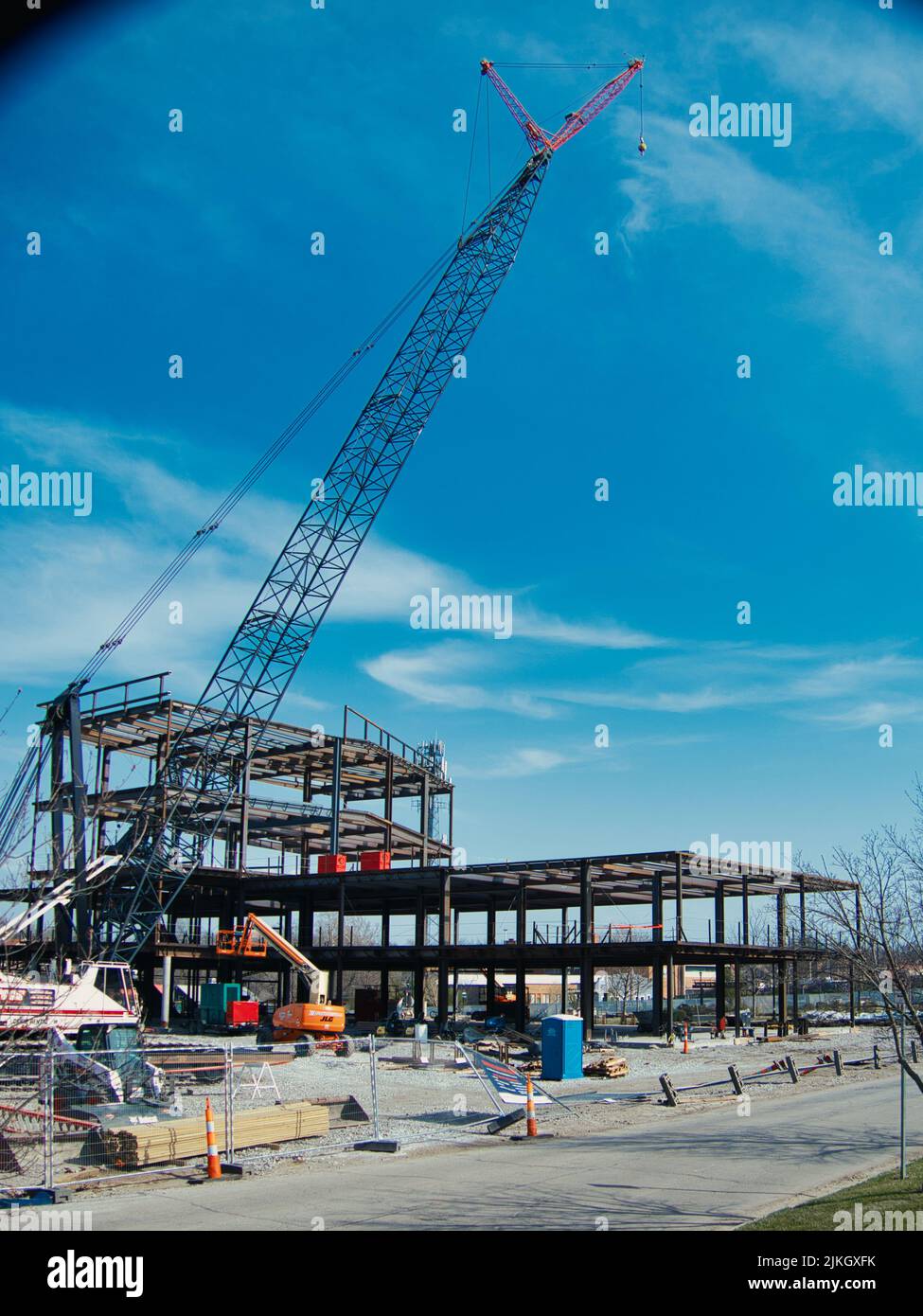 Un'immagine verticale dell'area di costruzione della Biblioteca pubblica nel centro di Olathe, Kansas Foto Stock