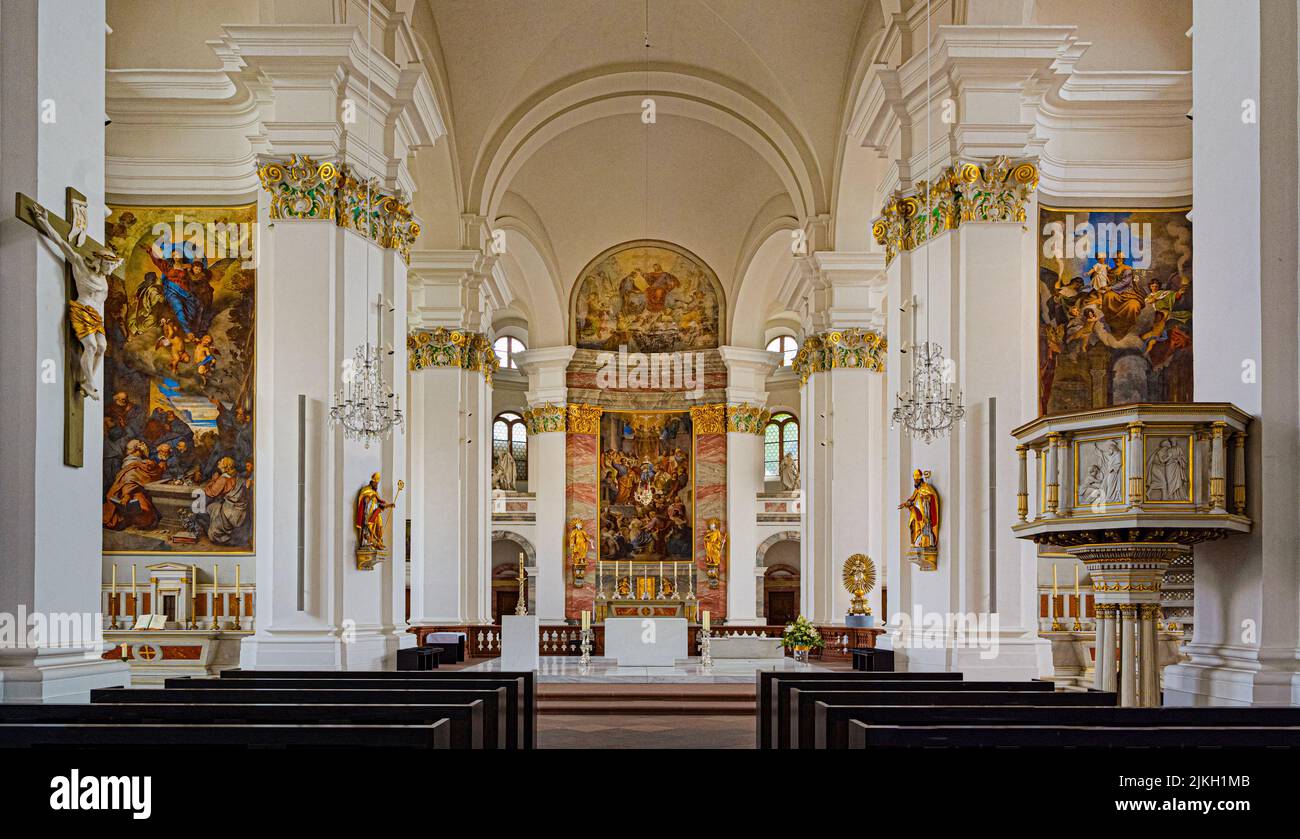 Vista interna della chiesa gesuita di Heidelberg verso l'altare. Baden Wuerttemberg, Germania, Europa Foto Stock