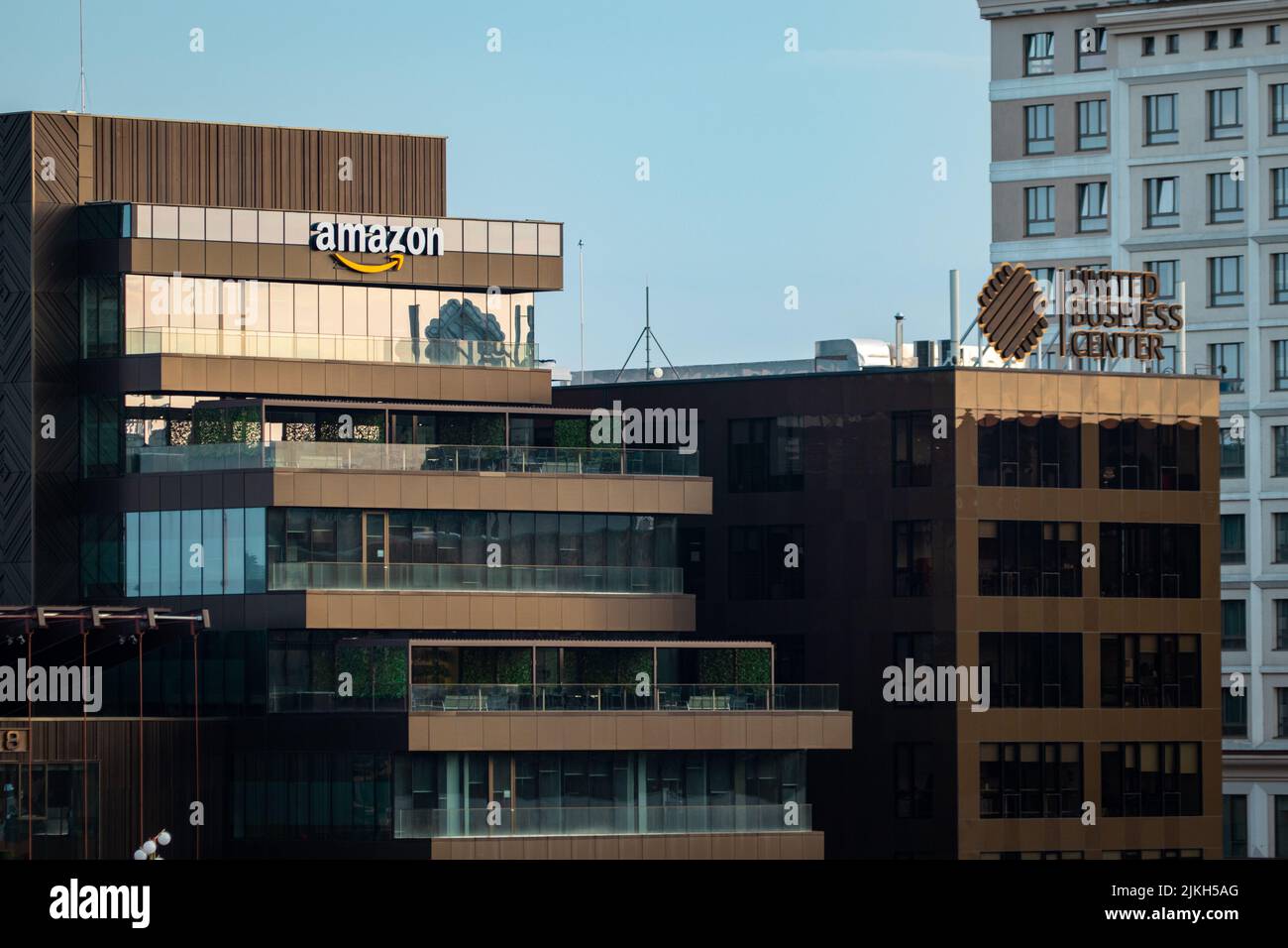 L'edificio della sede centrale dell'Amazzonia vicino al Palas Mall Foto Stock