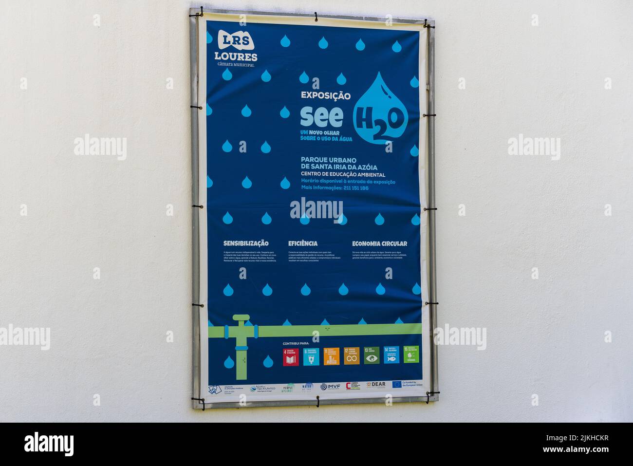 Un pannello informativo sulla mostra SEE H20 un nuovo sguardo sull'acqua nel Parco Urbano di Santa Iria de Azoia Foto Stock